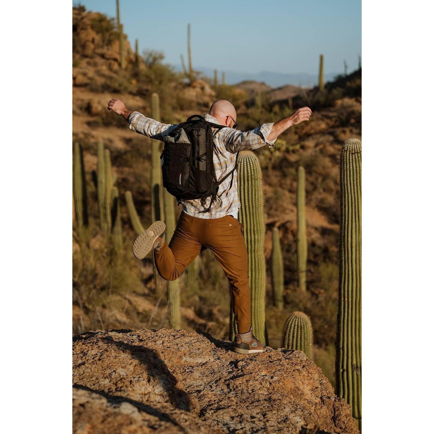 Mochila Eddie Bauer Aventurero 30L Negra con Compartimentos