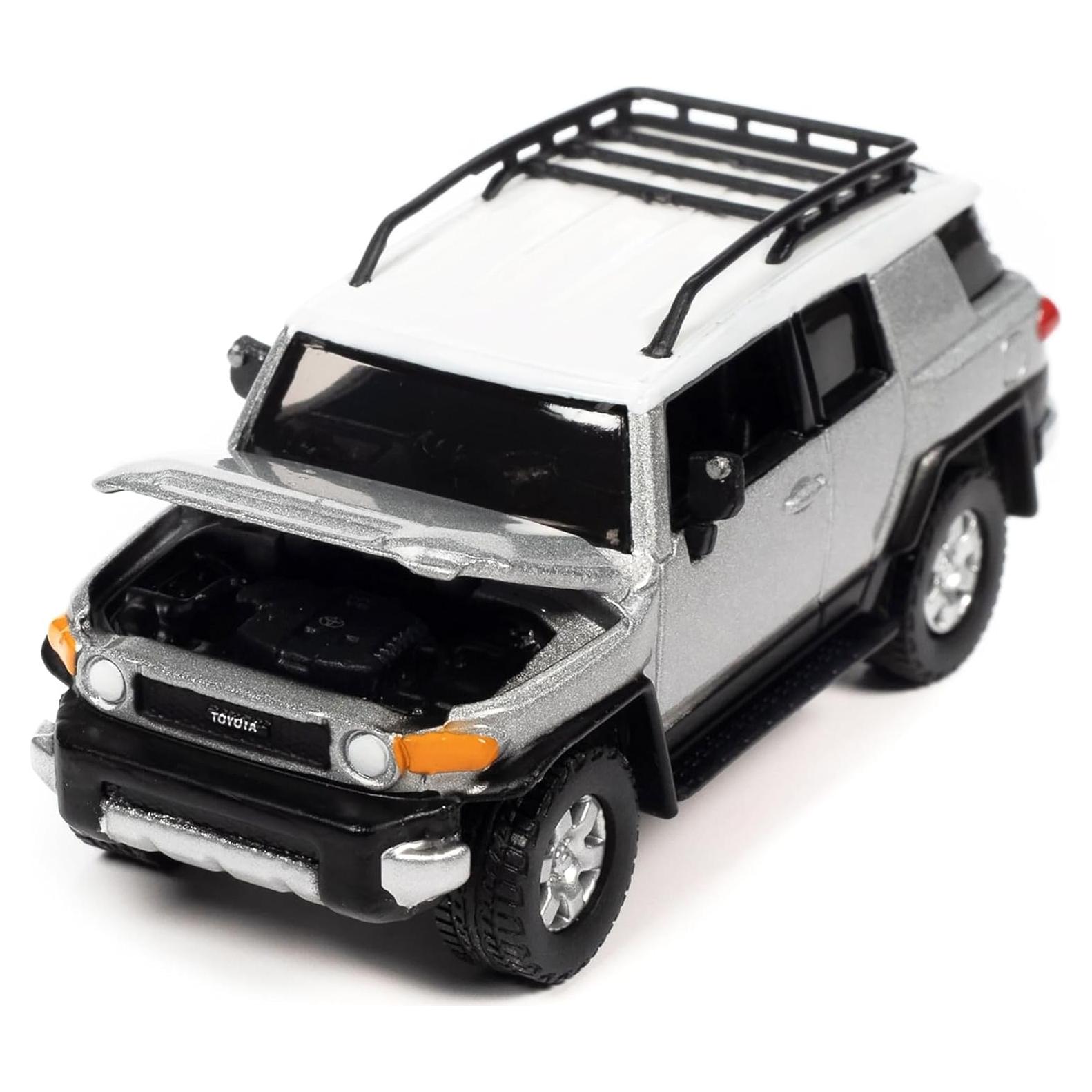 Johnny Lightning FJ Cruiser 2007 Plata Titanio 1:64