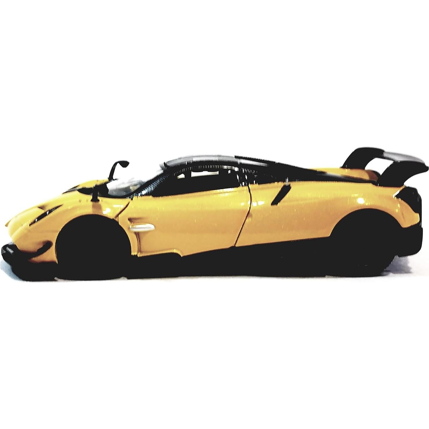 Modelo de Coche Kinsmart Pagani Huayra BC Amarillo 1:38
