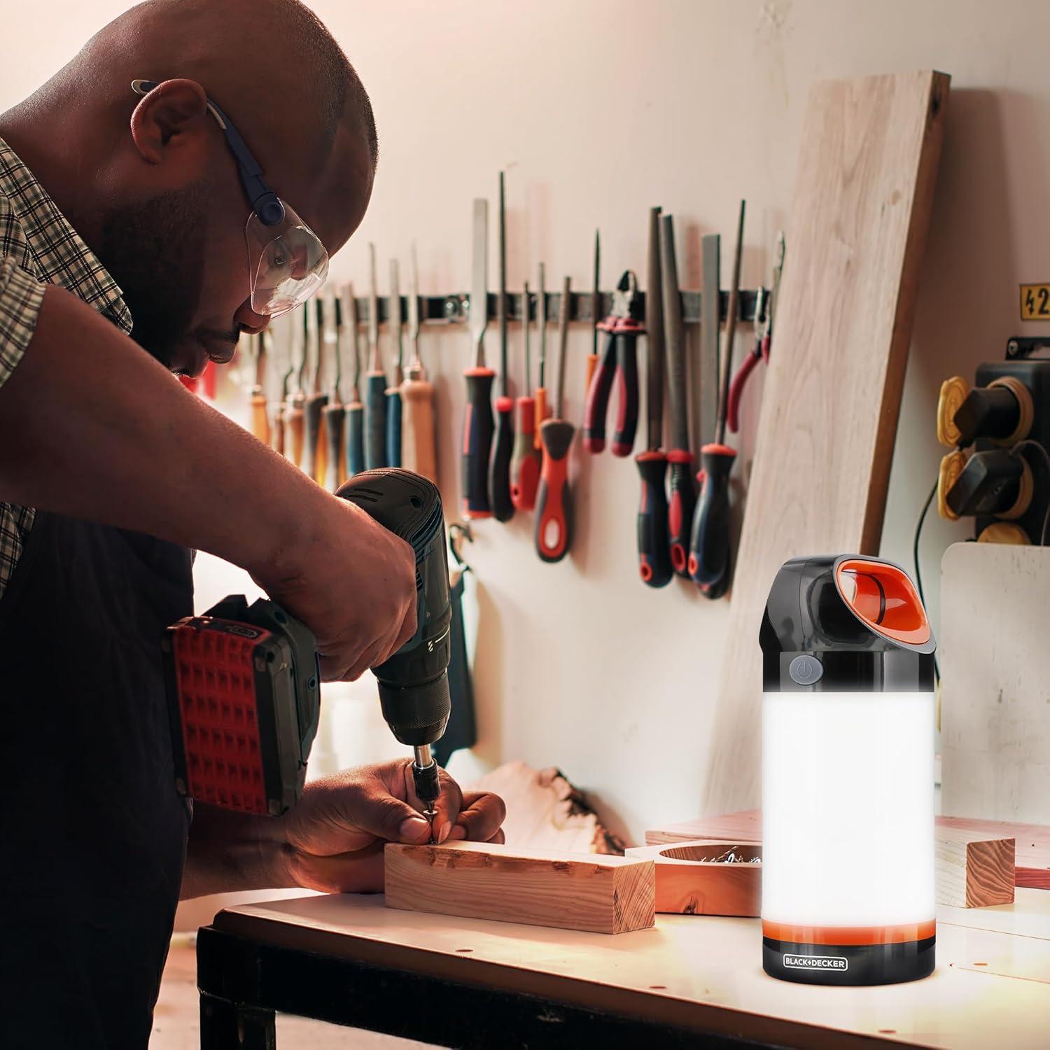 Lámpara LED BLACK+DECKER 300 Lúmenes Multiwhite IP65