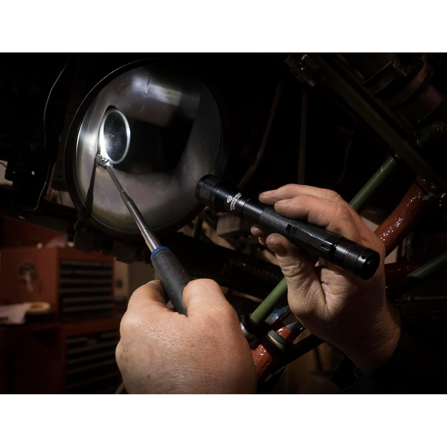 Linterna LED Streamlight 71500 Jr 225 Lúmenes AA Negra