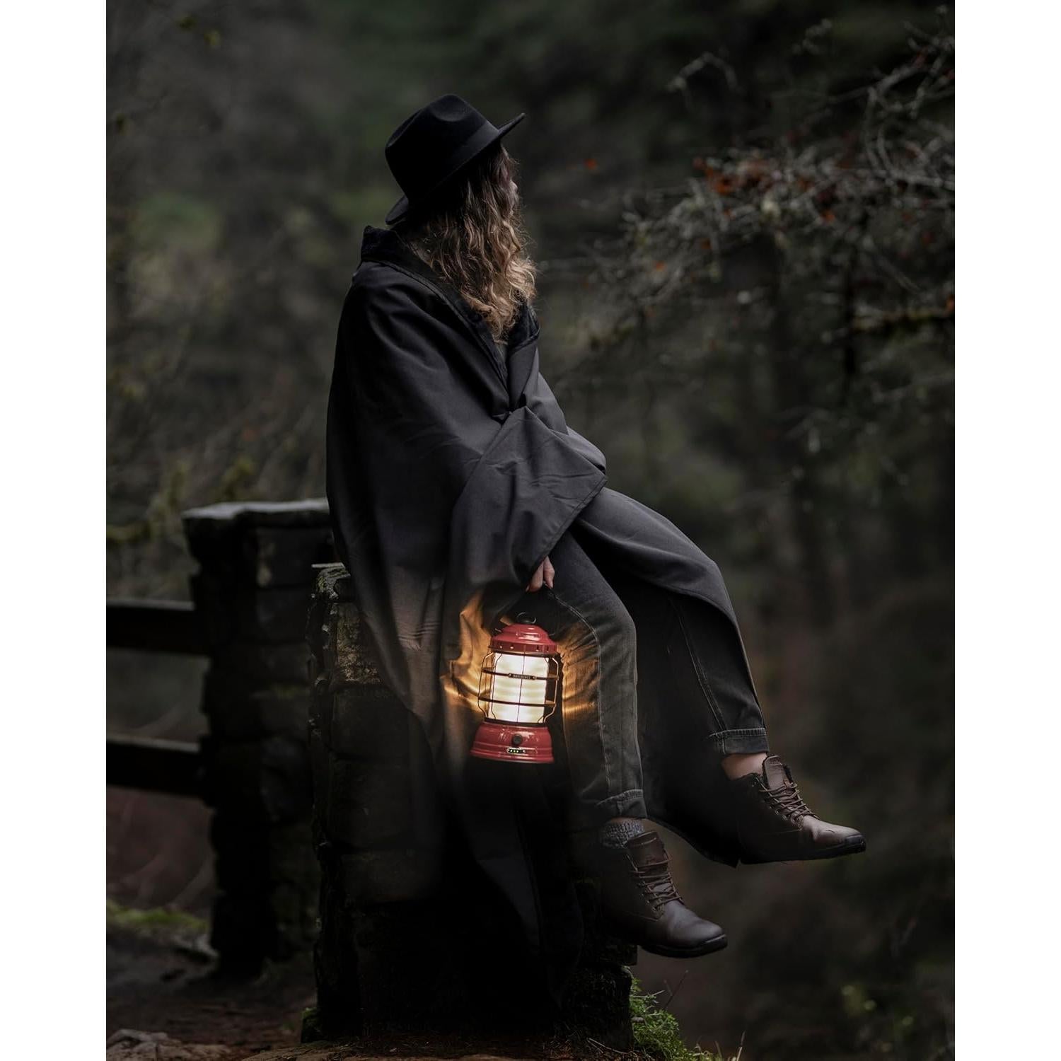 Linterna LED Recargable Barebones Roja - Luz Camping Ajustable