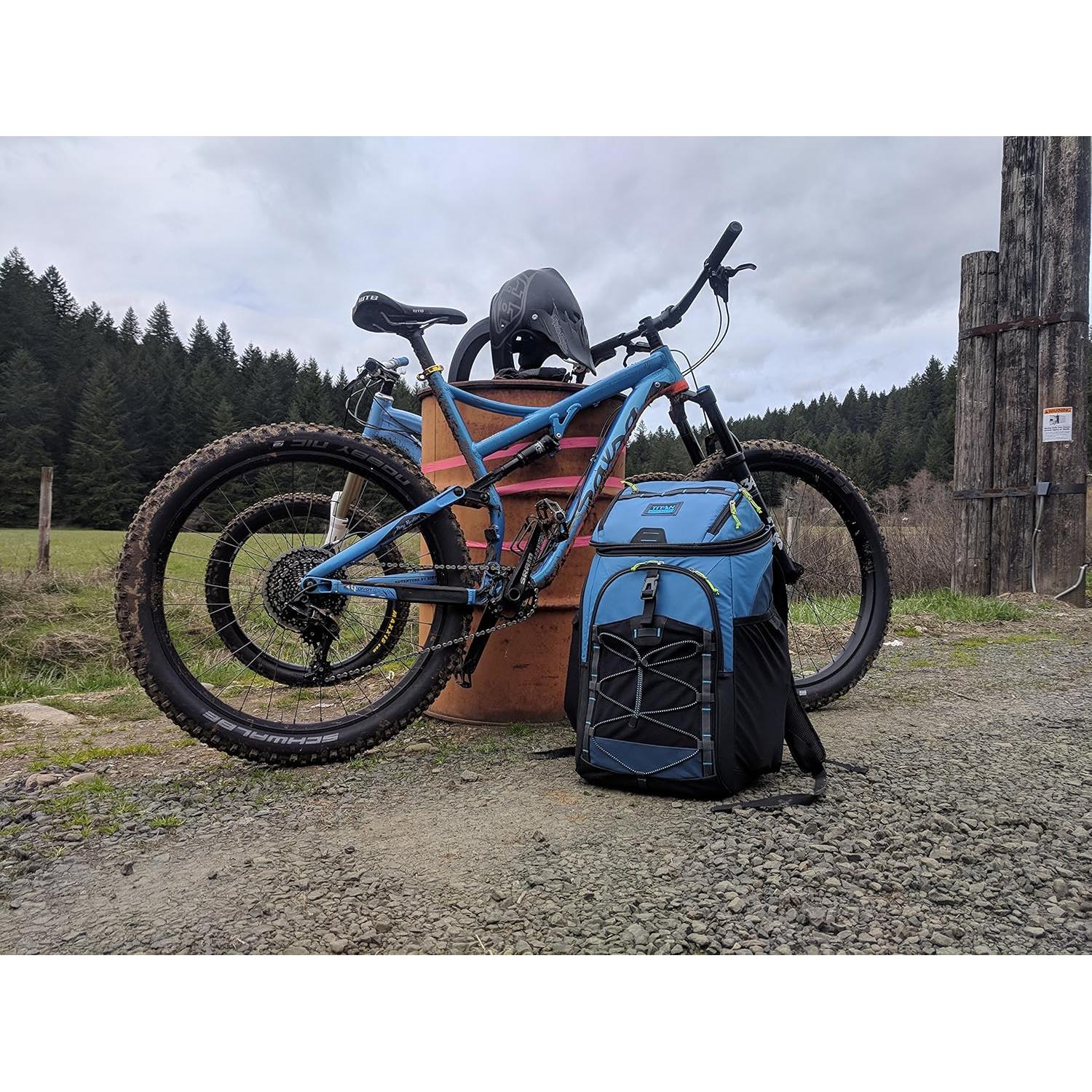 Enfriador de Mochila Titan Arctic Zone 30 Latas A Prueba de Fugas