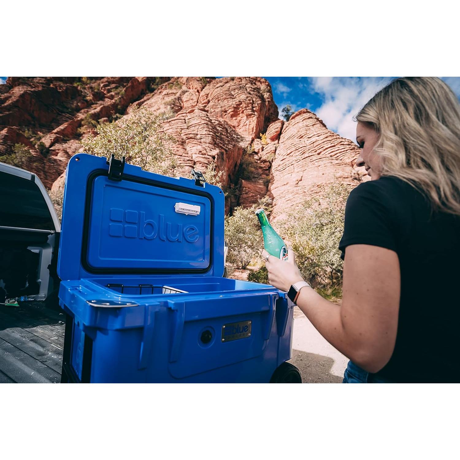 Enfriador de Hielo Blue Coolers Ice Vault 60 Cuartos Blanco