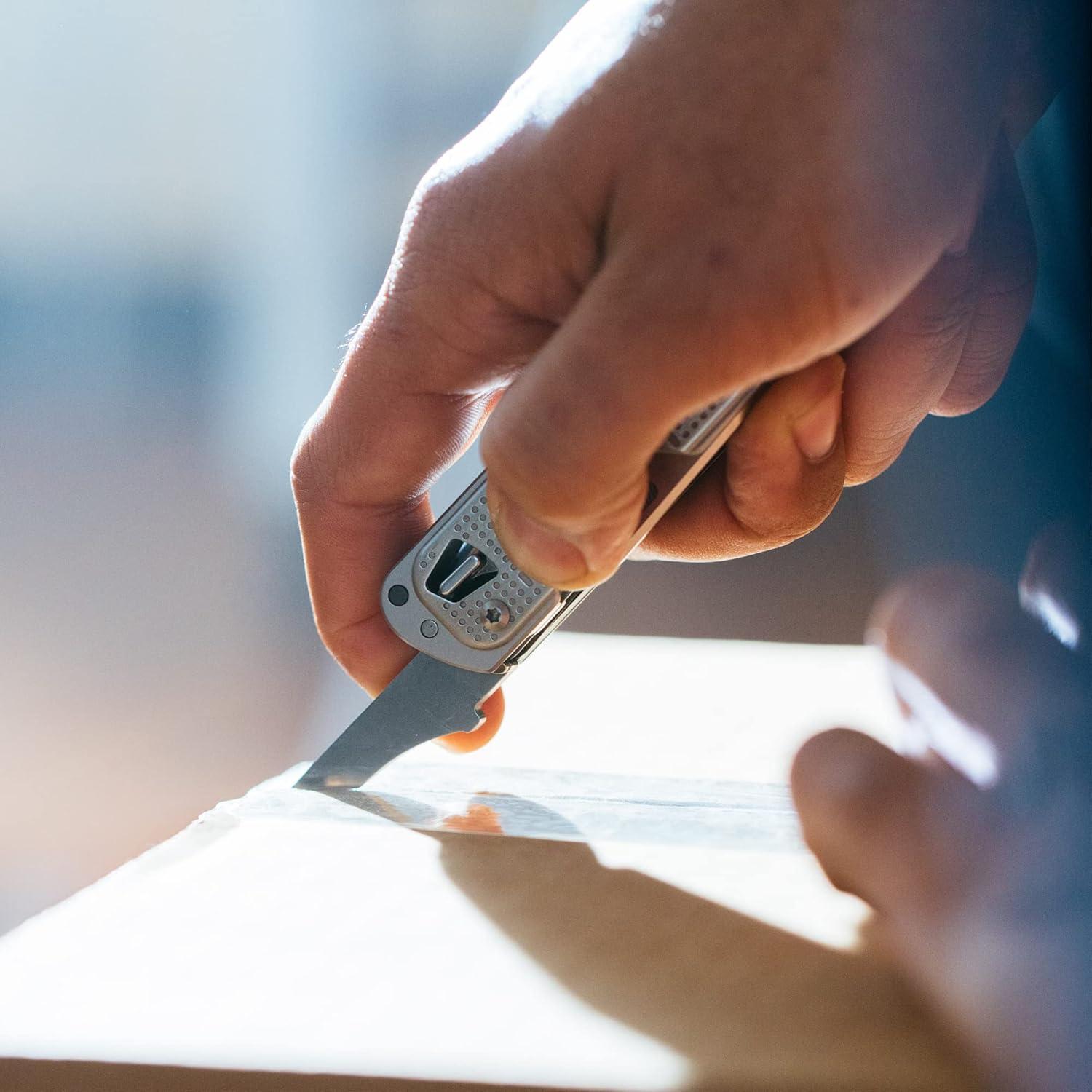 Multiherramienta Leatherman Free K4 con cuchillo y tijeras