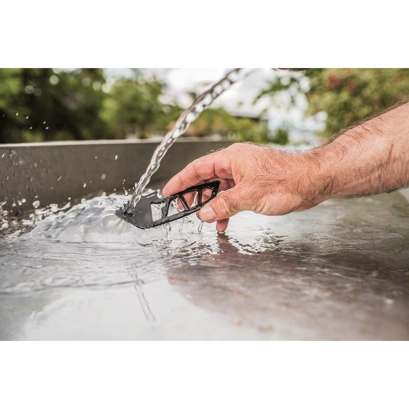 Multi-Herramienta de Pesca Gerber Gutsy - Gancho Destripar Negro