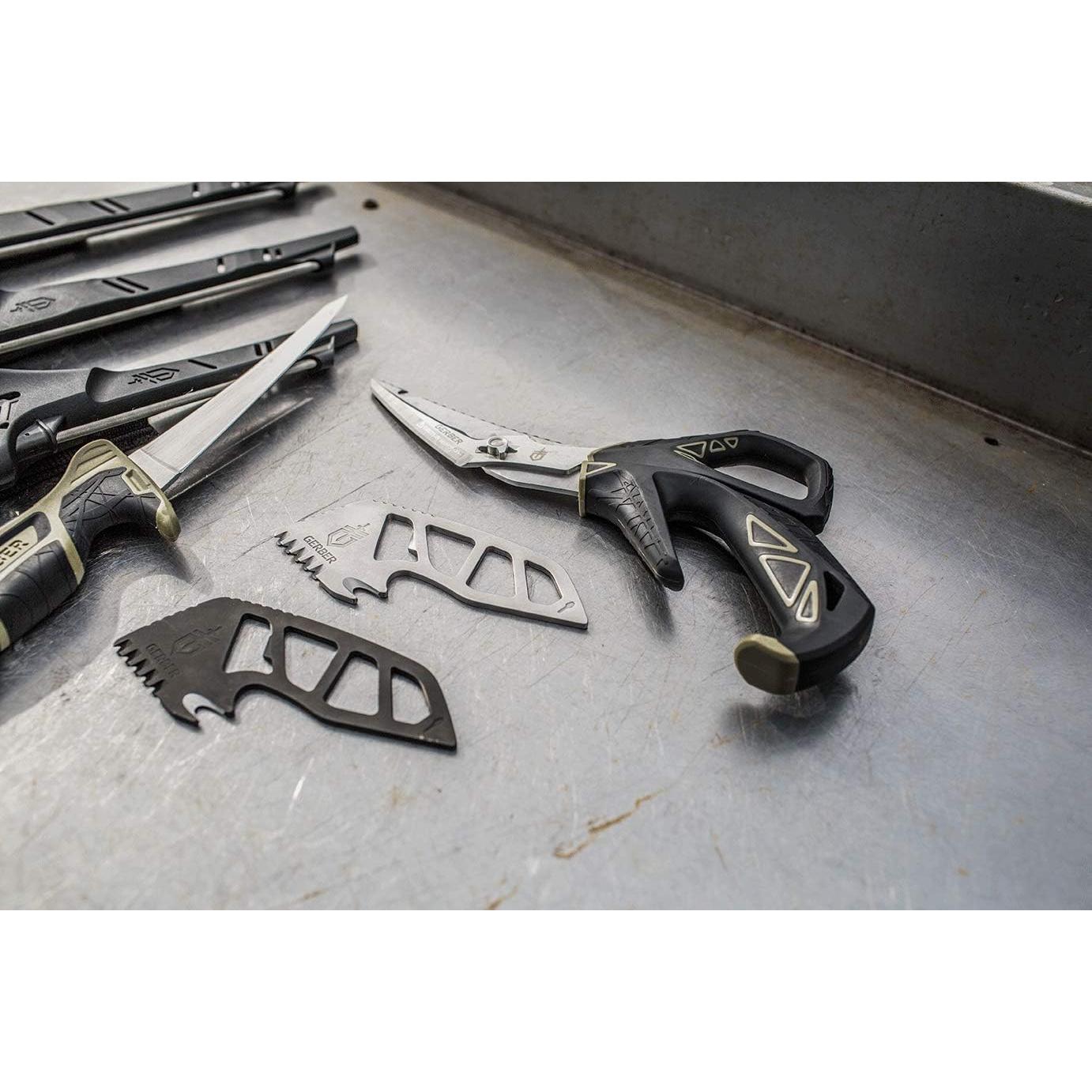 Multi-Herramienta de Pesca Gerber Gutsy - Gancho Destripar Negro