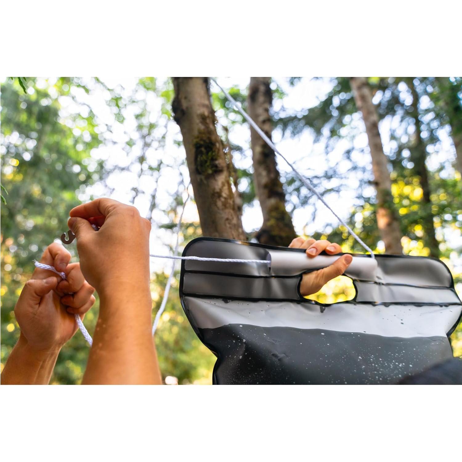 Ducha de Campamento Solar Calentada Coghlan 16L Negra