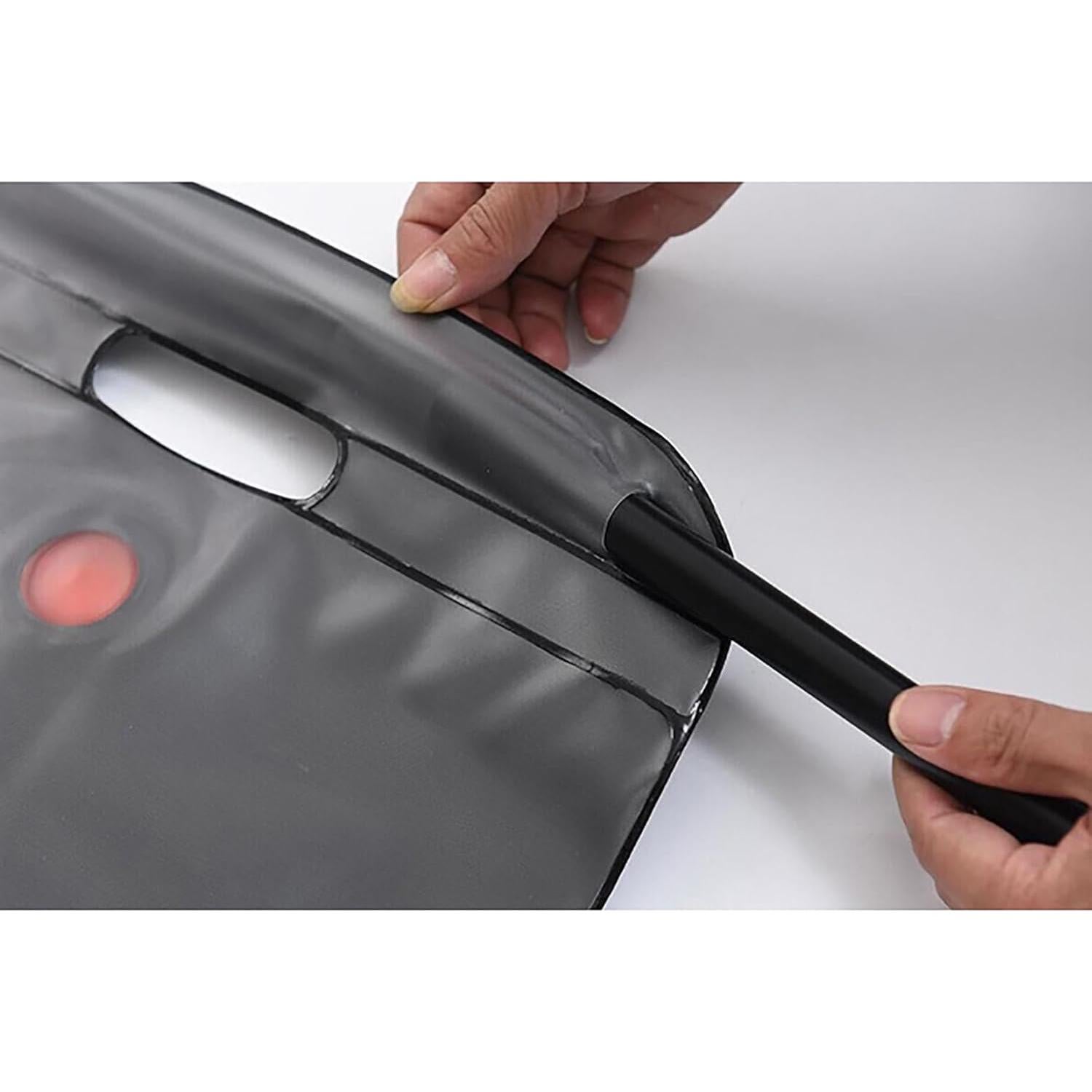 YIKANGHENG Solar Heating Shower Bag, 23.6 in x 15.7 in 20 L/ 5 Gallons PVC Water Wash Bag for Outdoors and Camping (Black)