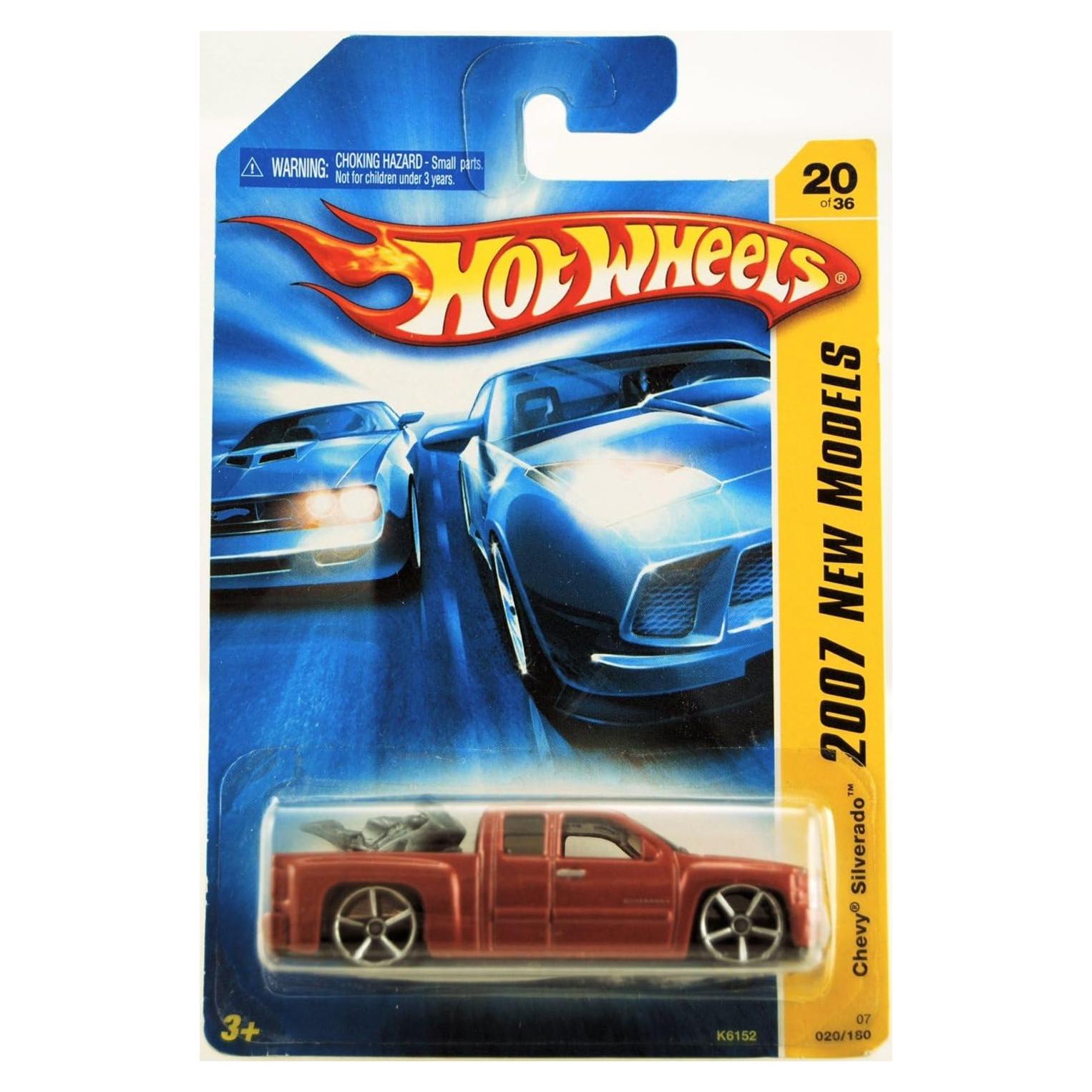 Hot Wheels Chevy Silverado EXT CAB 2007 1:64 con Motocicleta