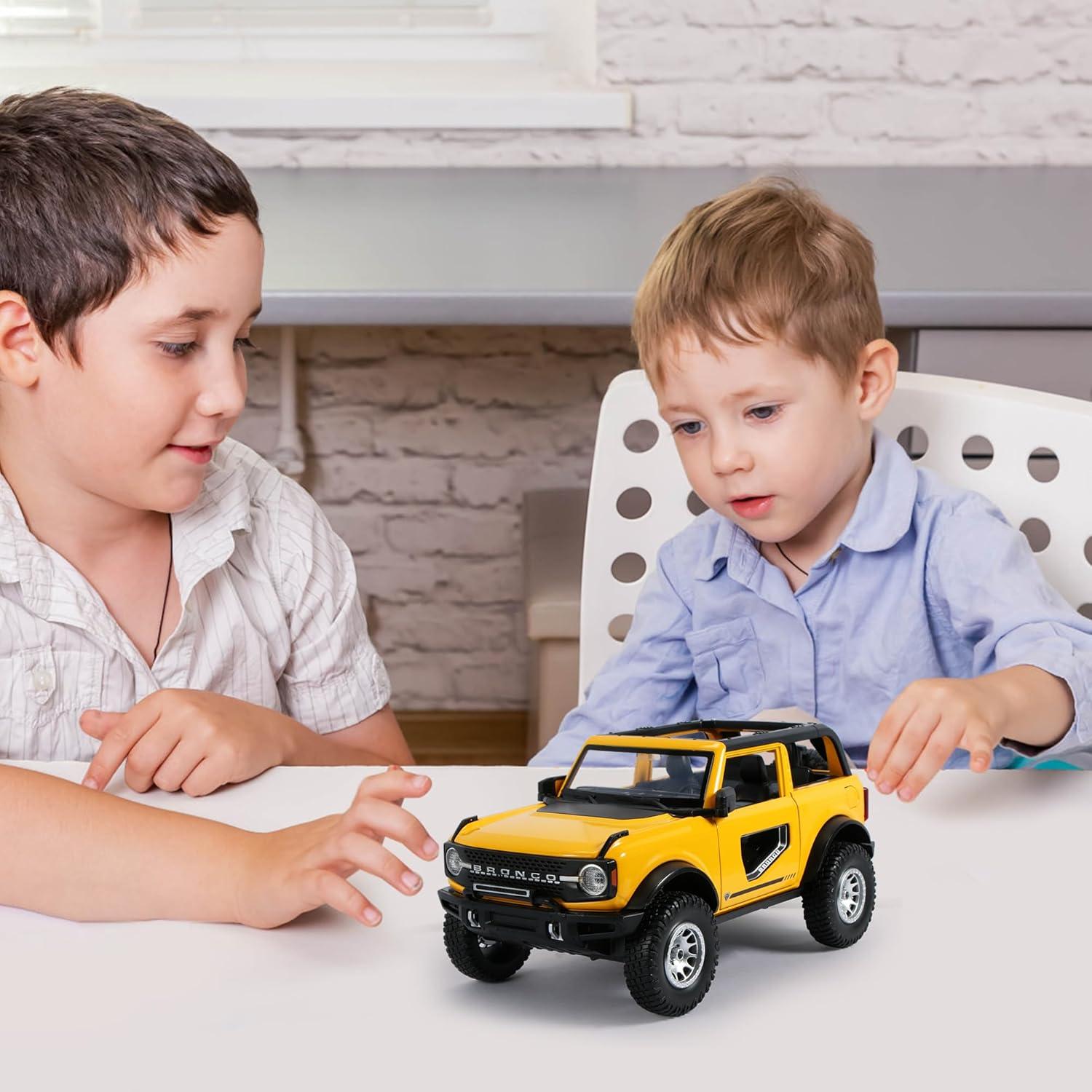 Coche de Juguete Coleccionable NLIEOPDA 1:24 Amarillo con Sonido