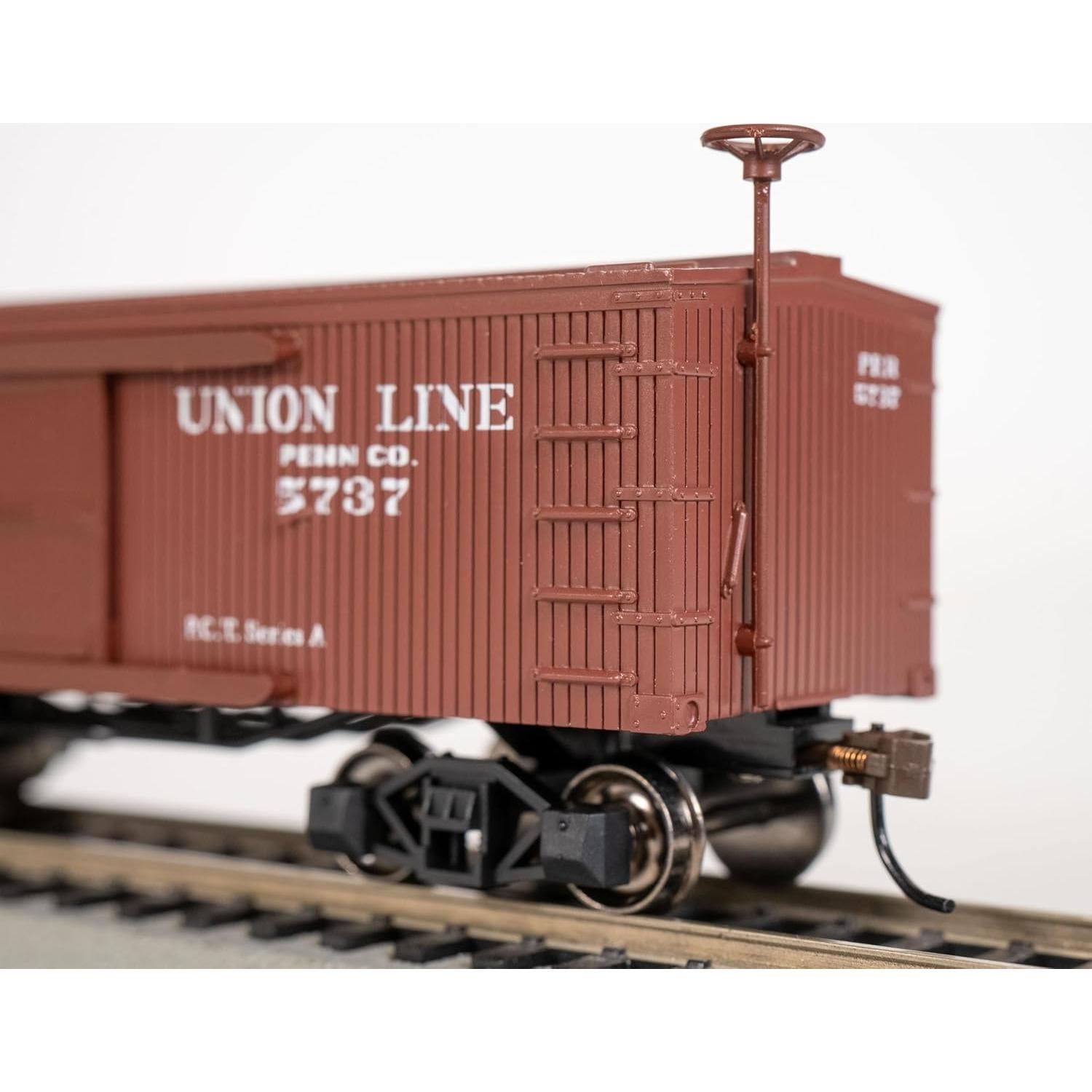 Bachmann Trains - Old-Time Box Car - Union LINE - HO Scale