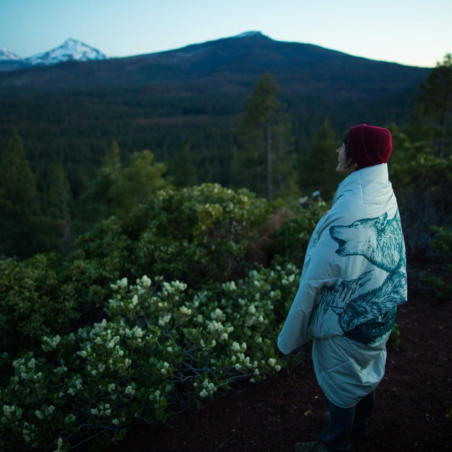 Therm-a-Rest Argo Insulated Camping and Backpacking Blanket, Tomato