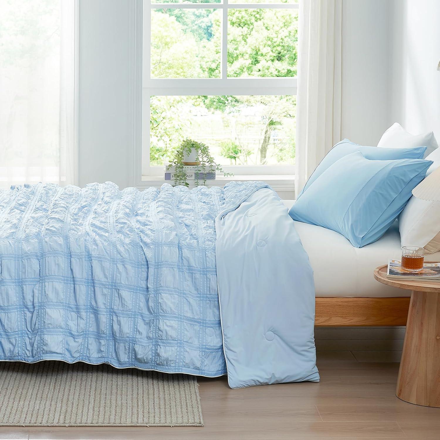 Cozy Bliss Cooling Comforter Twin Size Seersucker Plaid, Q-Max 0.4 Reversible Lightweight Cooling Blanket, Breathable Silk Smooth Summer Bedding Quilt for Hot Sleepers Night Sweats Blue