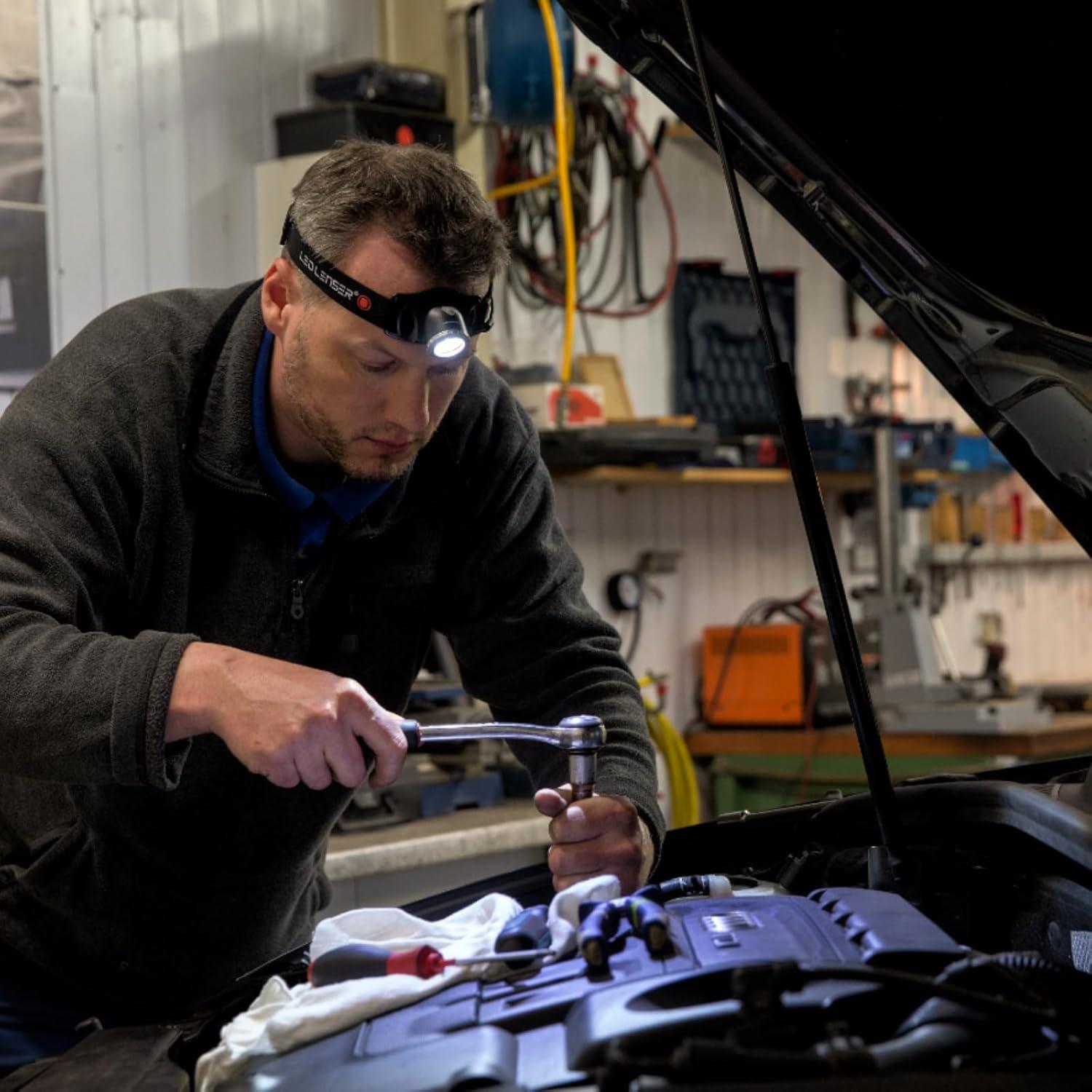 Linterna Frontal LED Recargable Ledlenser H7R.2 300 Lúmenes