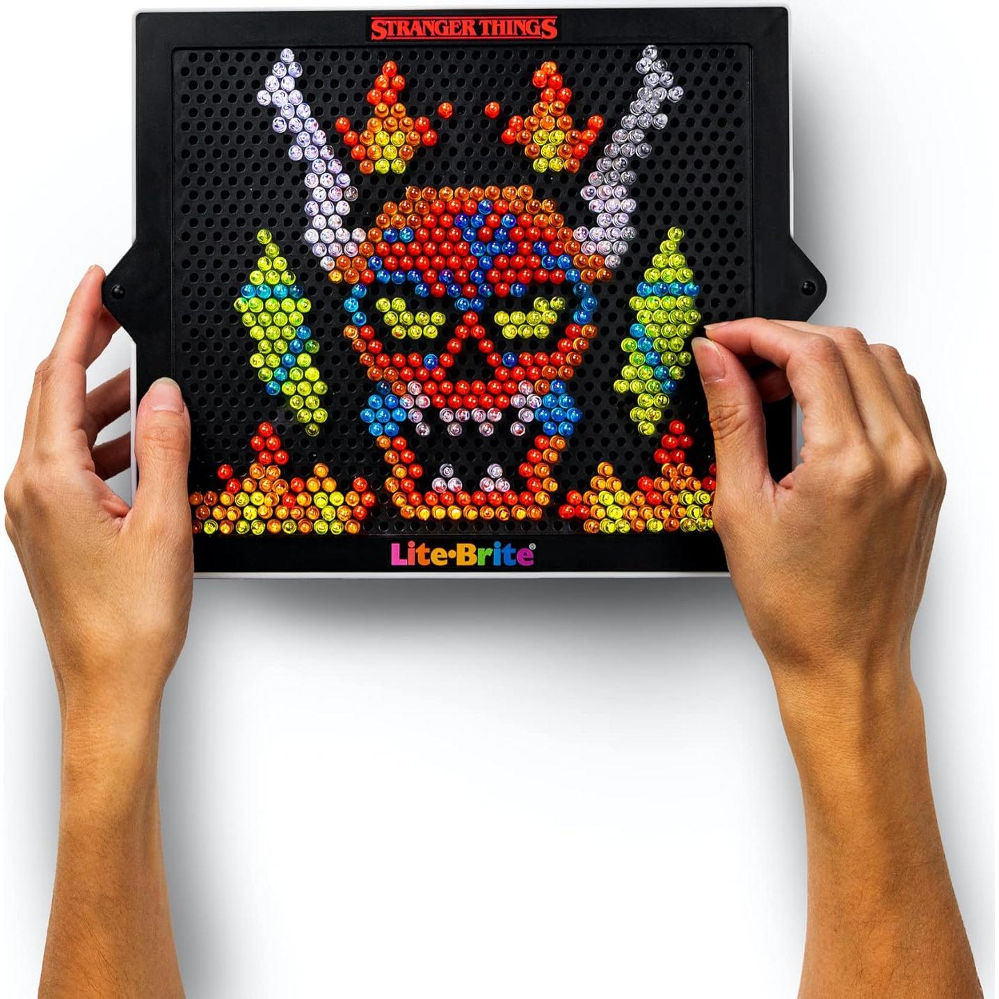 Lite-Brite Basic Fun Cazadores de Demogorgon HD 900 Clavijas