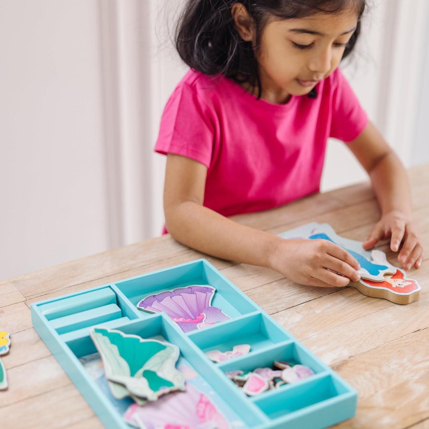 Muñeca Magnética de Madera Ariel Melissa & Doug 35 Piezas