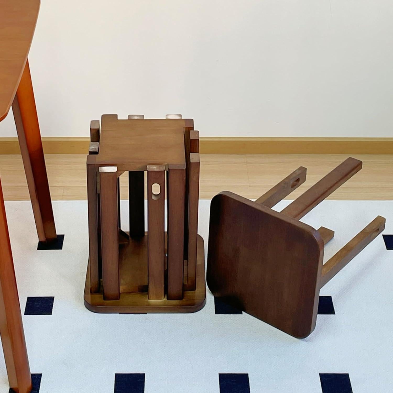 Juego de 4 Taburetes Apilables de Madera XINYUEMAIC 33x33 cm