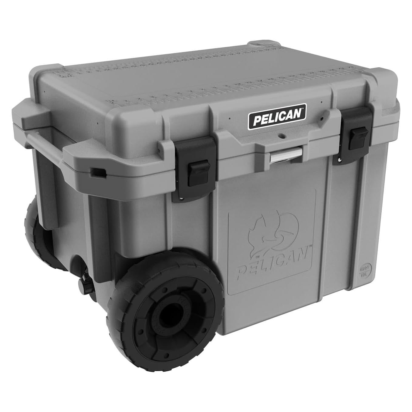 Enfriador con Ruedas Pelican 45QT Gris Oscuro Aislado