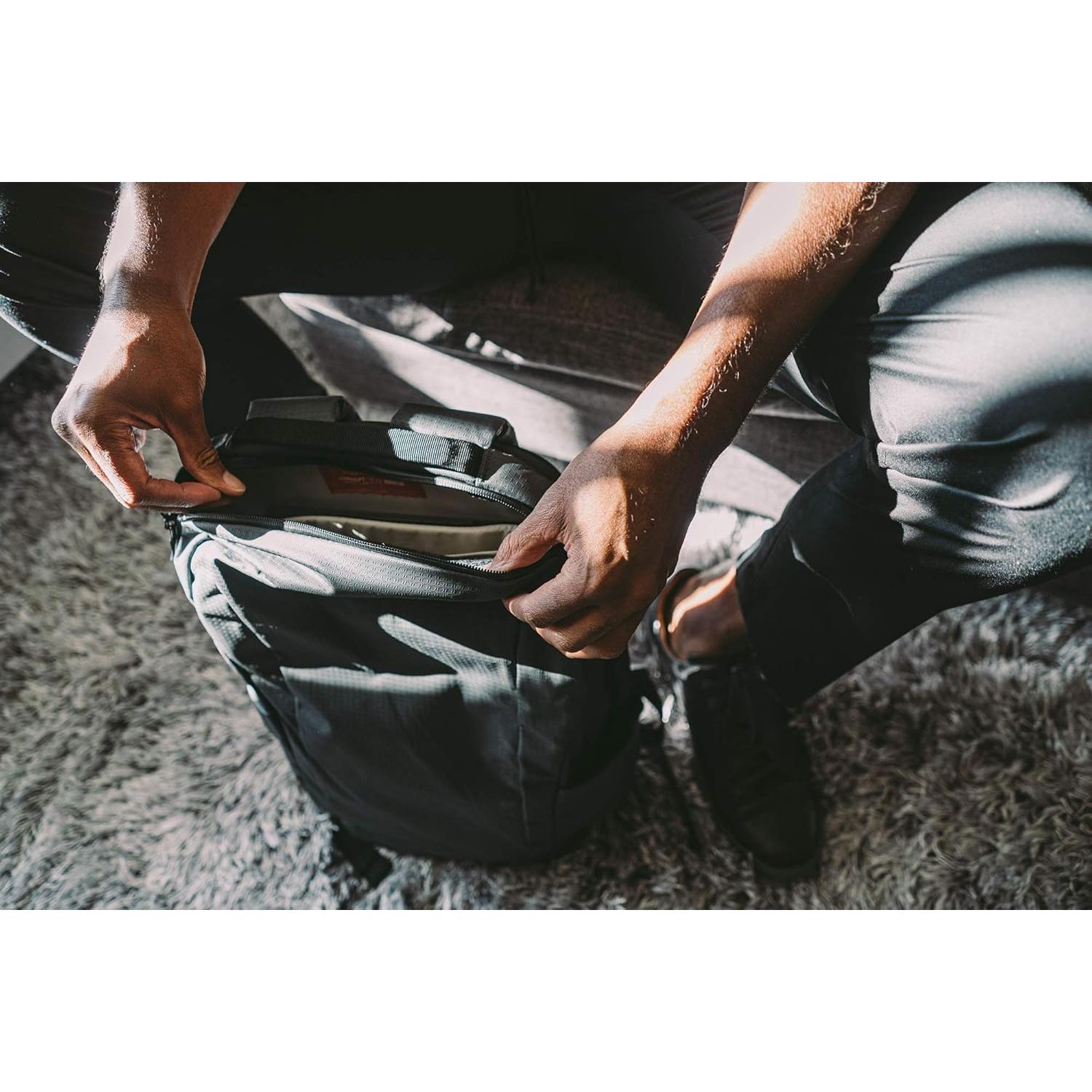 SOG Unisex Surrept/16 CS Liter Carry Lightweight Organized Functional Water-Resistant Nylon Travel Day Backpack, Charcoal/Bright Gray