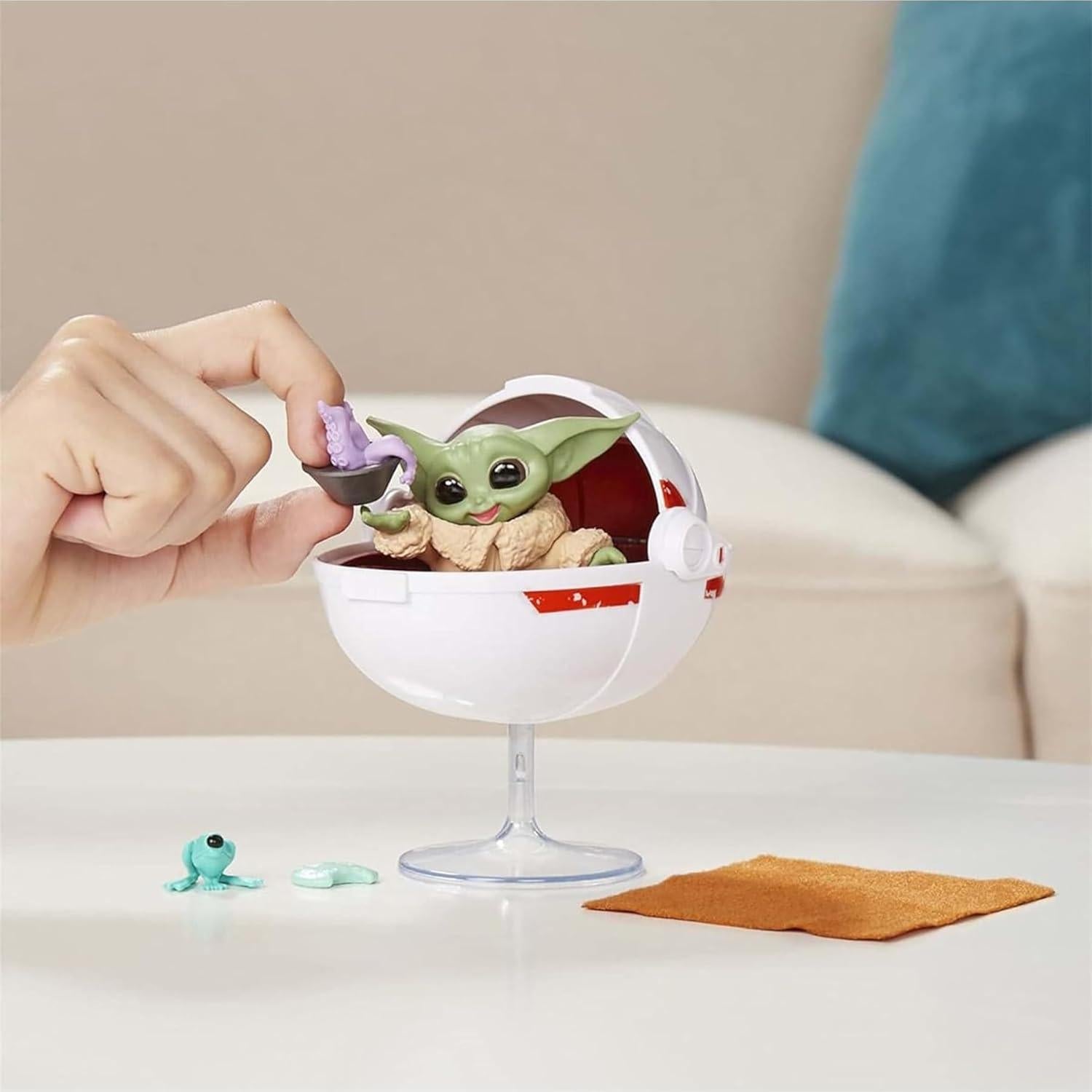 Figura Coleccionable Grogu con Hover-Pram Hasbro 5 Accesorios