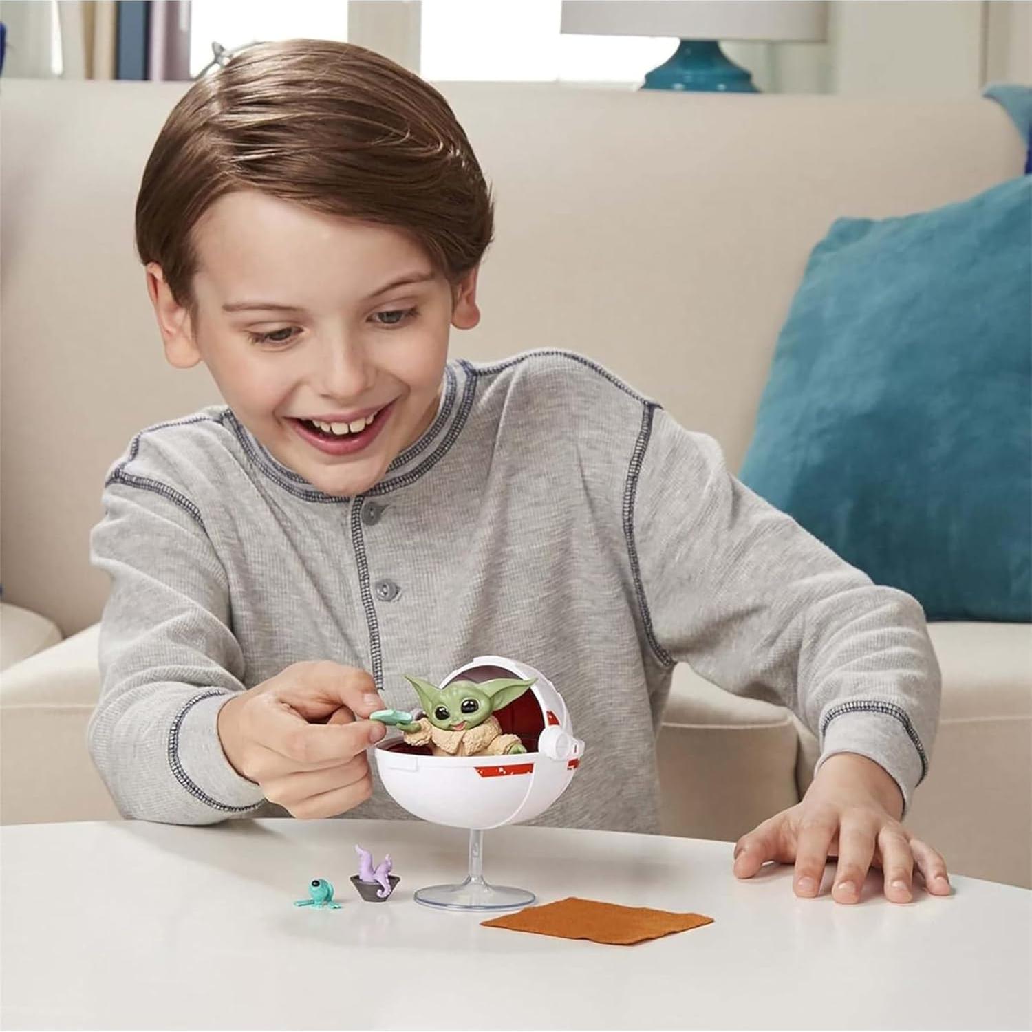 Figura Coleccionable Grogu con Hover-Pram Hasbro 5 Accesorios