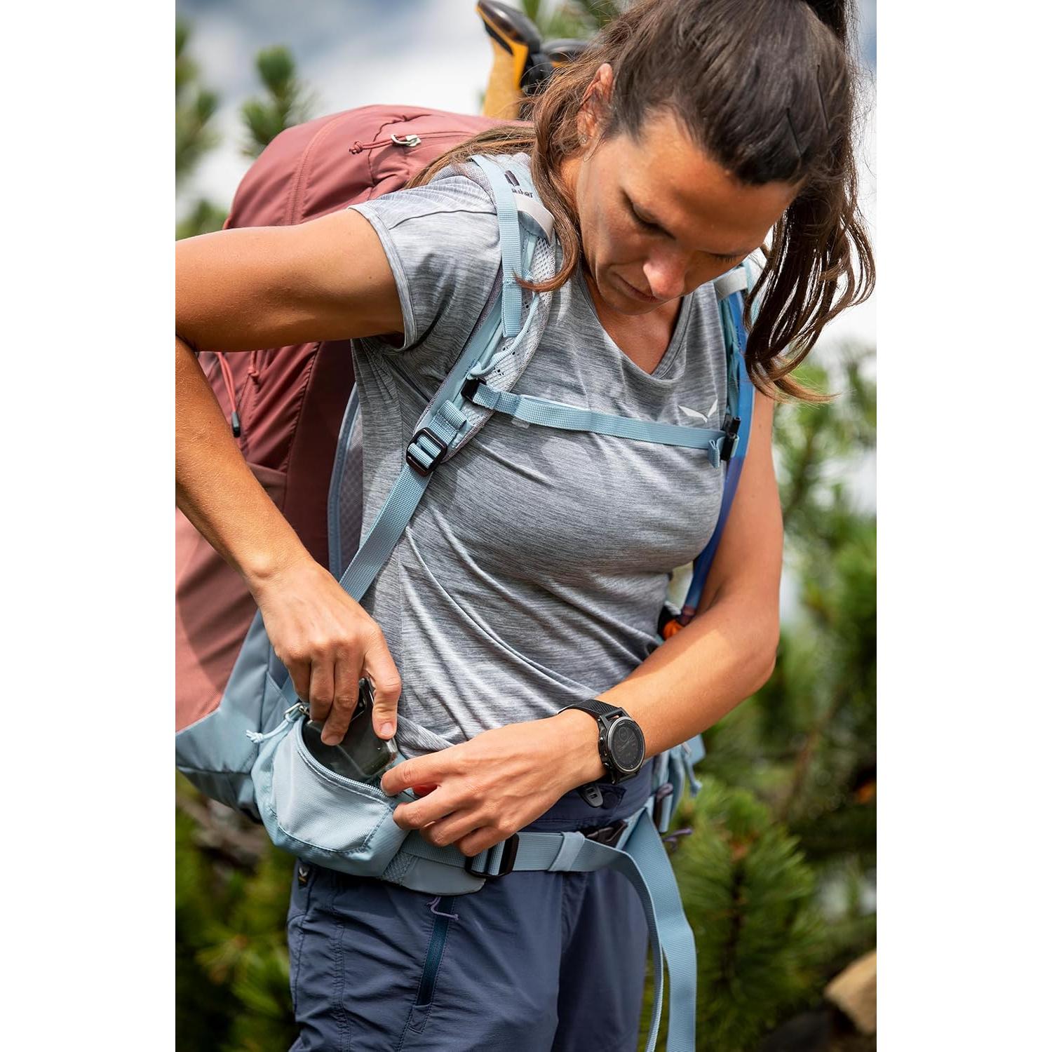 Mochila Deuter Trail 24L Negra para Montañismo y Escalada