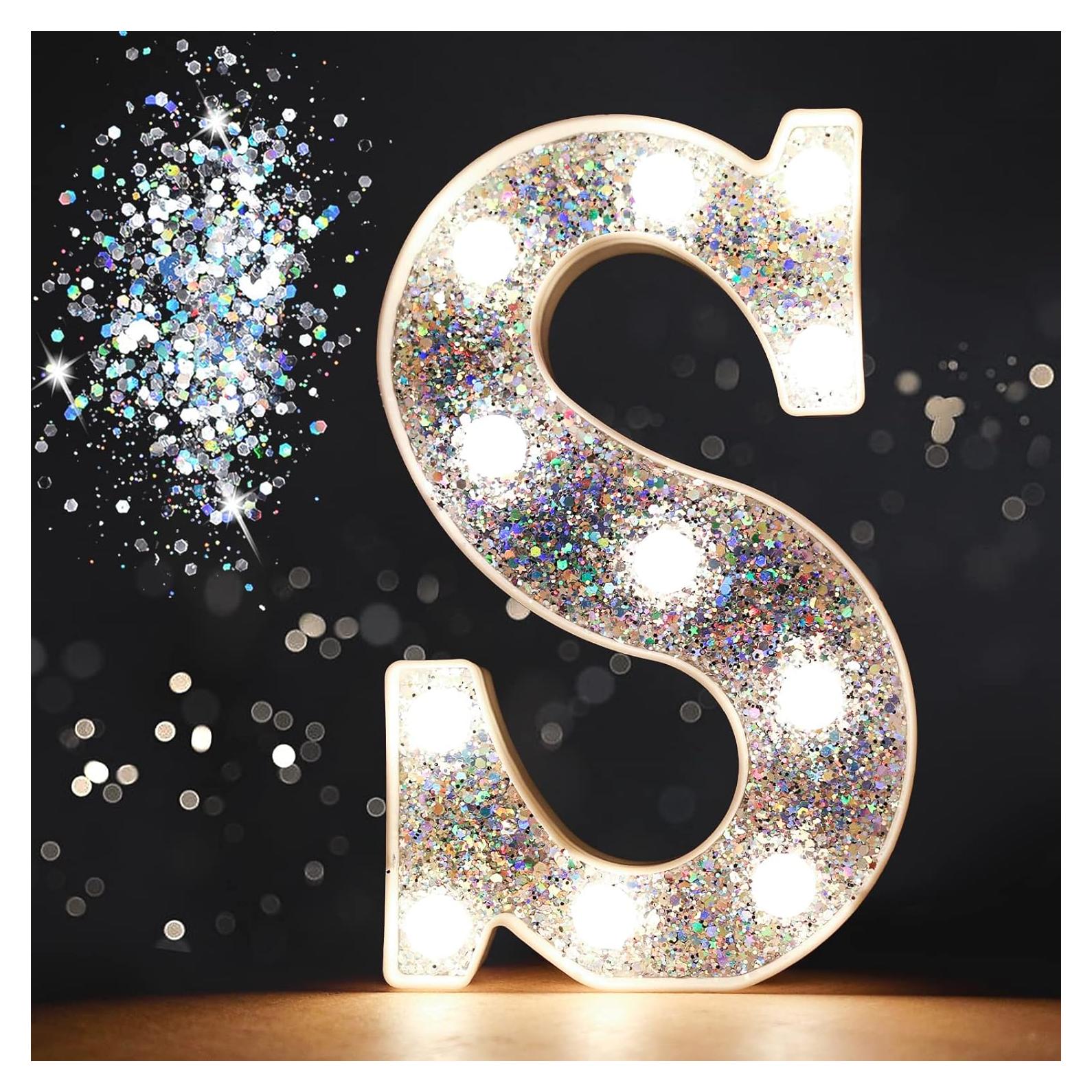 Luz de Letra LED Pooqla S Plateada Brillante 22.5x20 cm