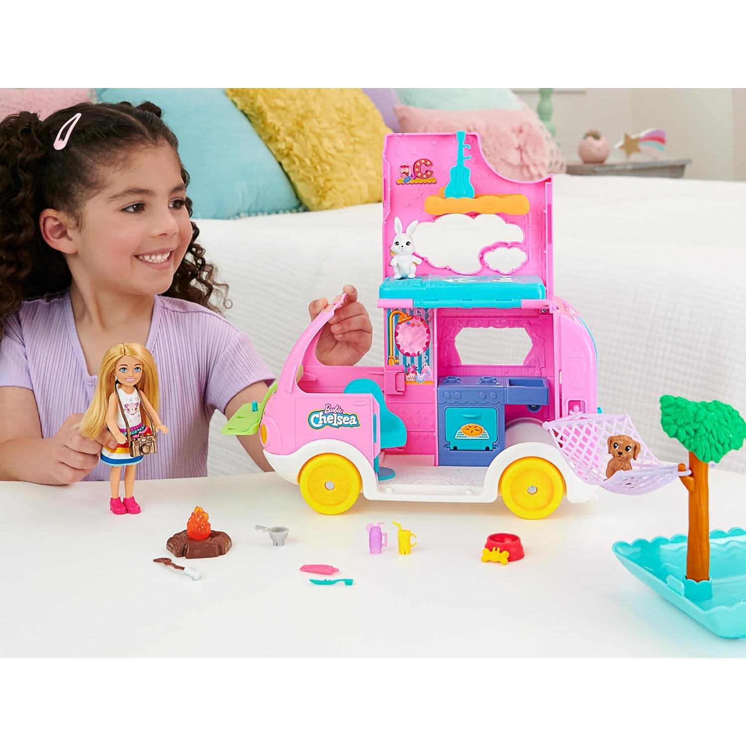 Barbie Camper Chelsea 2-en-1 con Muñeca y Accesorios