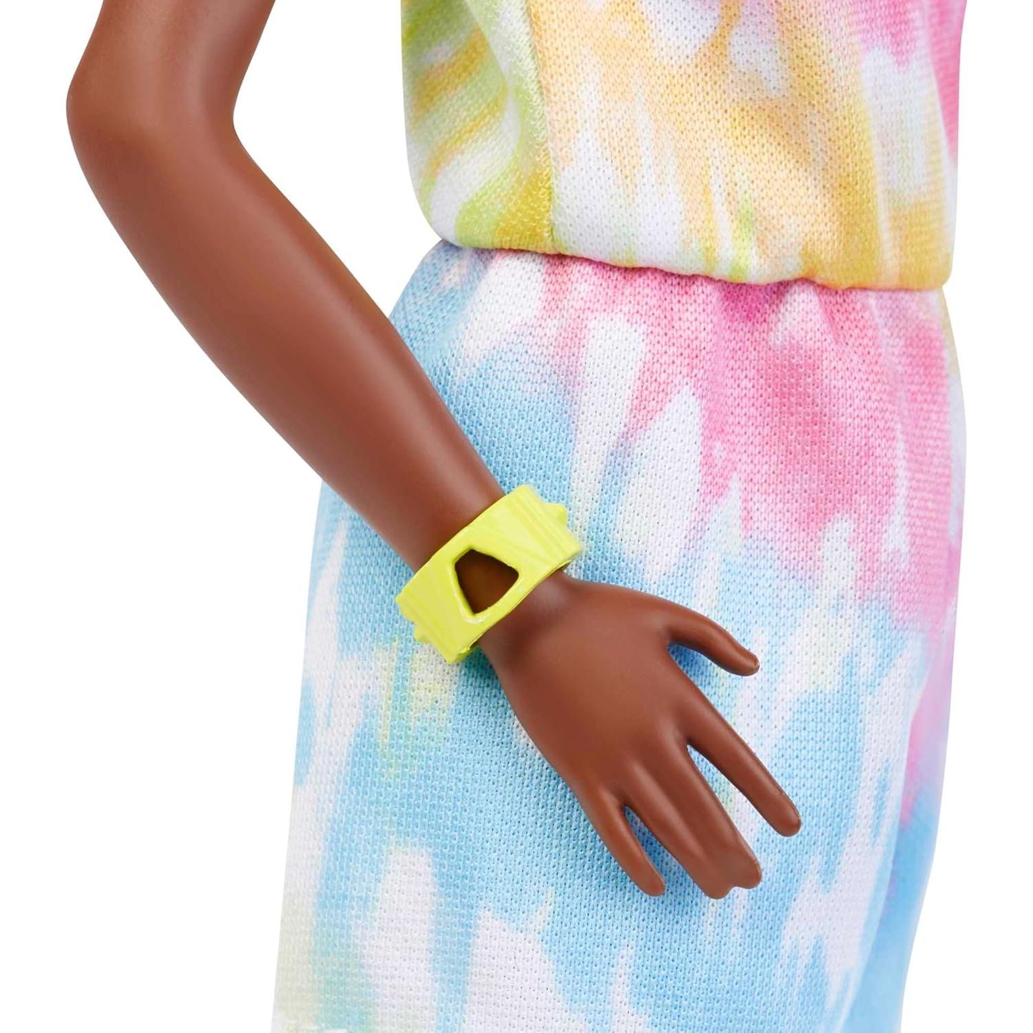 Muñeca Barbie Fashionistas Alta Rubia Afro Mono Tie-Dye