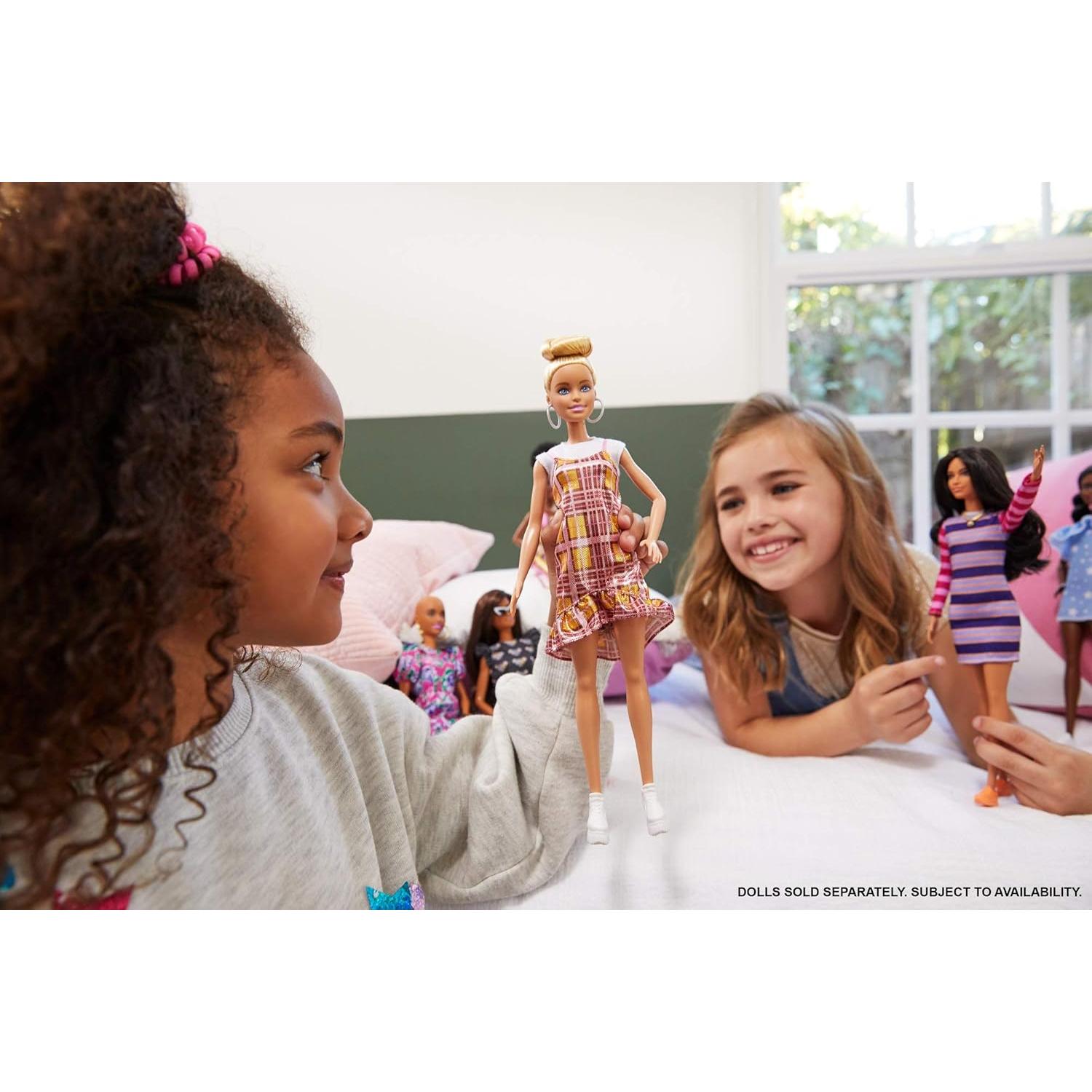 Muñeca Barbie Fashionistas #142 Rubia con Vestido a Cuadros