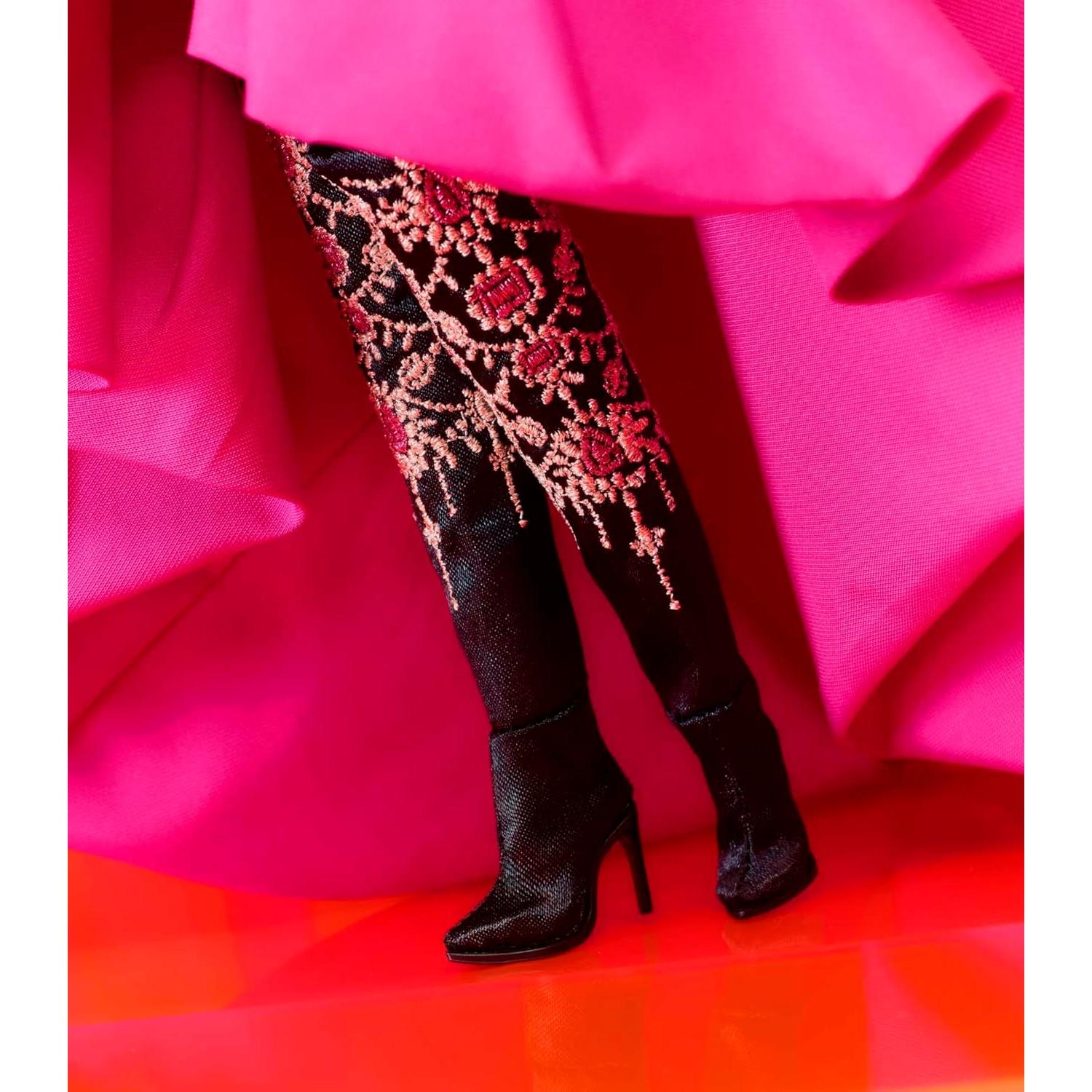 Muñeca Barbie Colección Rosa con Vestido Largo Fucsia HBX96