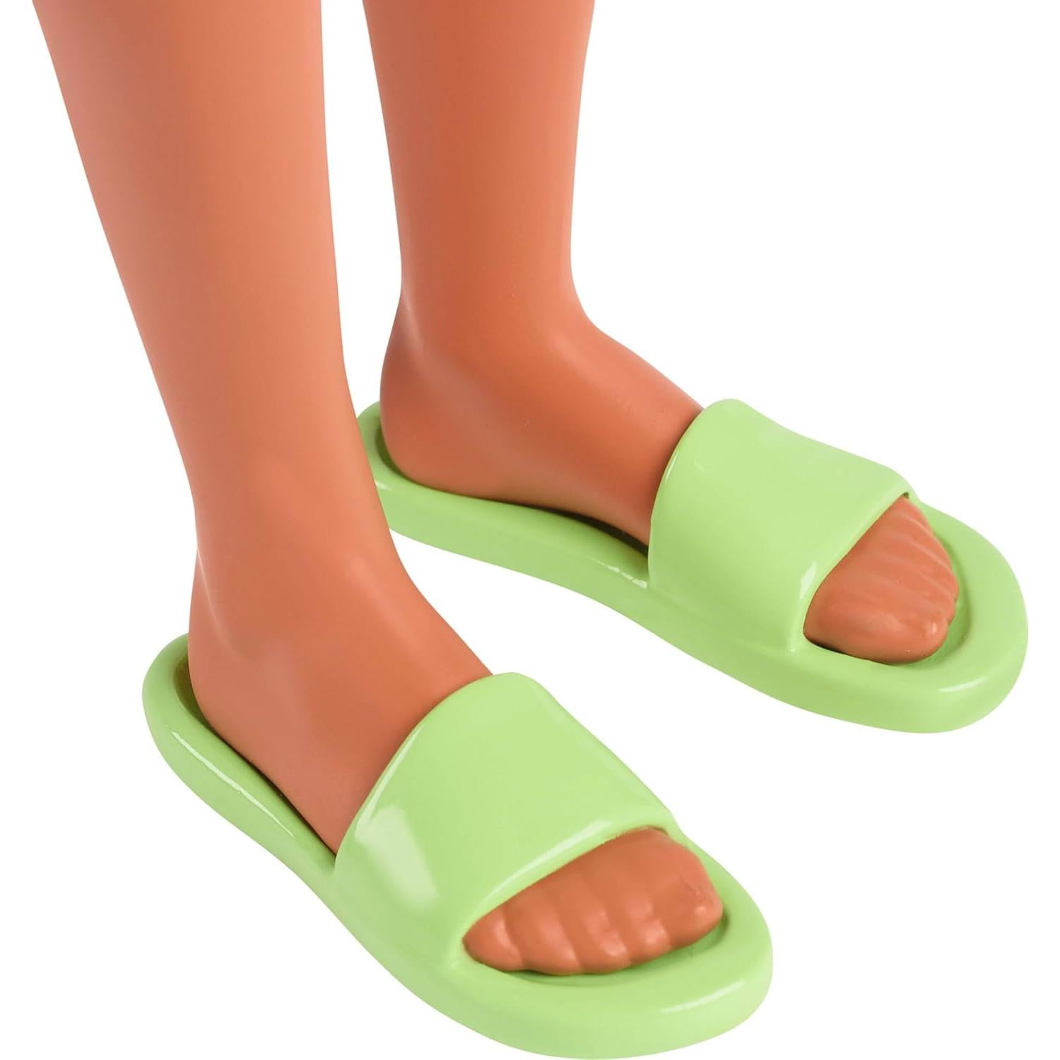 Muñeco Ken Fashionistas Mattel #235 con mono coral y sandalias