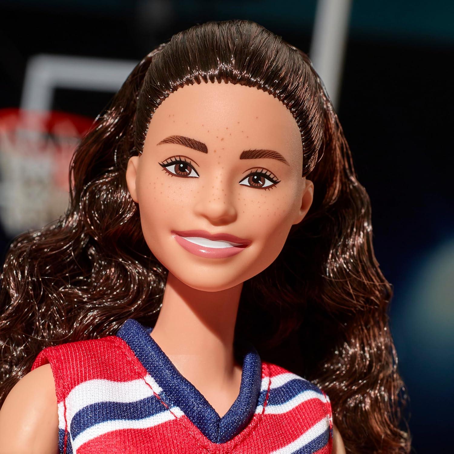 Muñeca Barbie Sue Bird con uniforme No. 10 y baloncesto