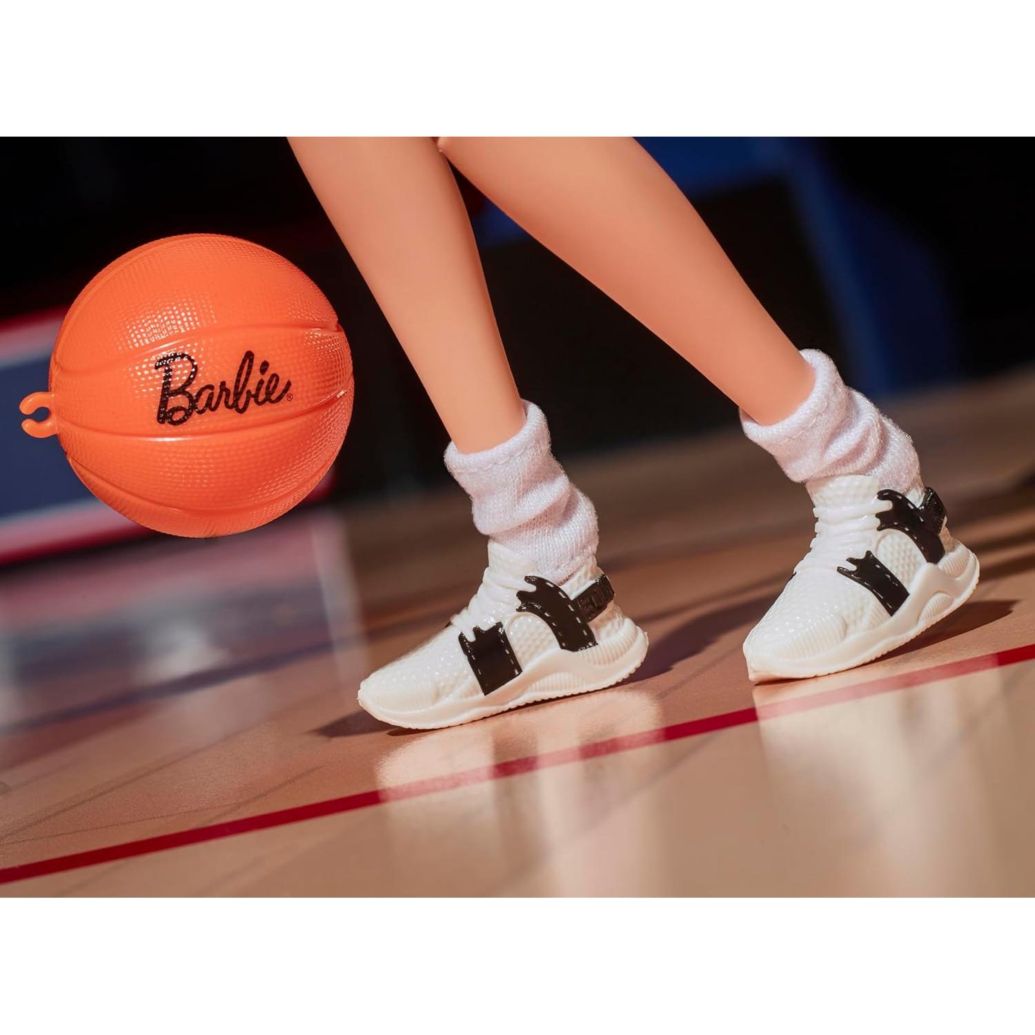 Muñeca Barbie Sue Bird con uniforme No. 10 y baloncesto