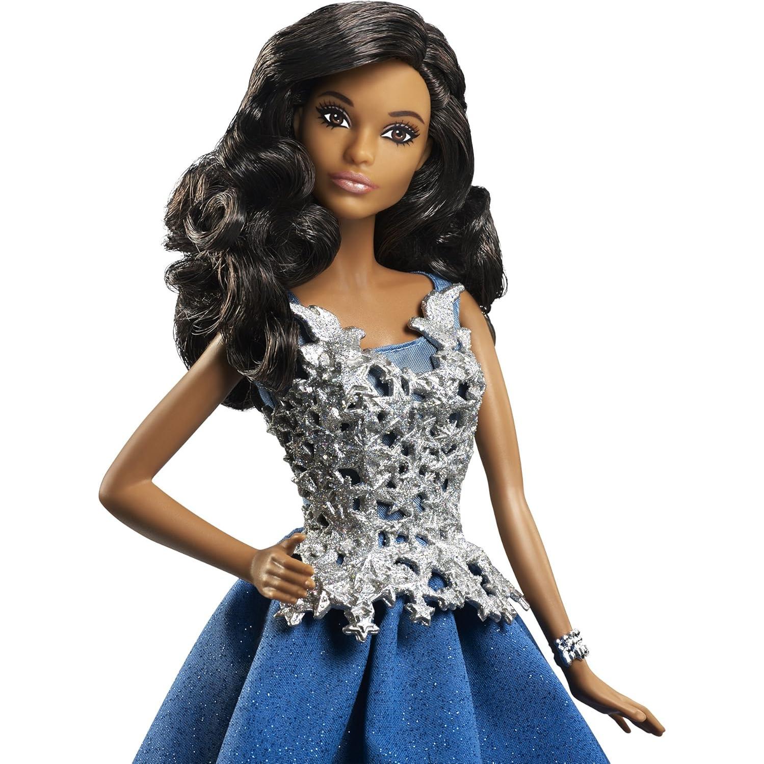 Muñeca Barbie Holiday 2016 Afroamericana con vestido azul