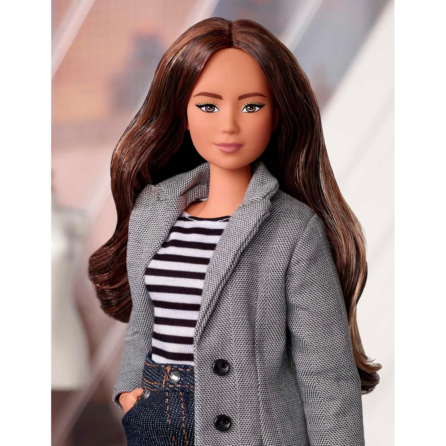 Muñeca de Moda Barbie Signature @BarbieStyle Curvy con Ropa y Accesorios
