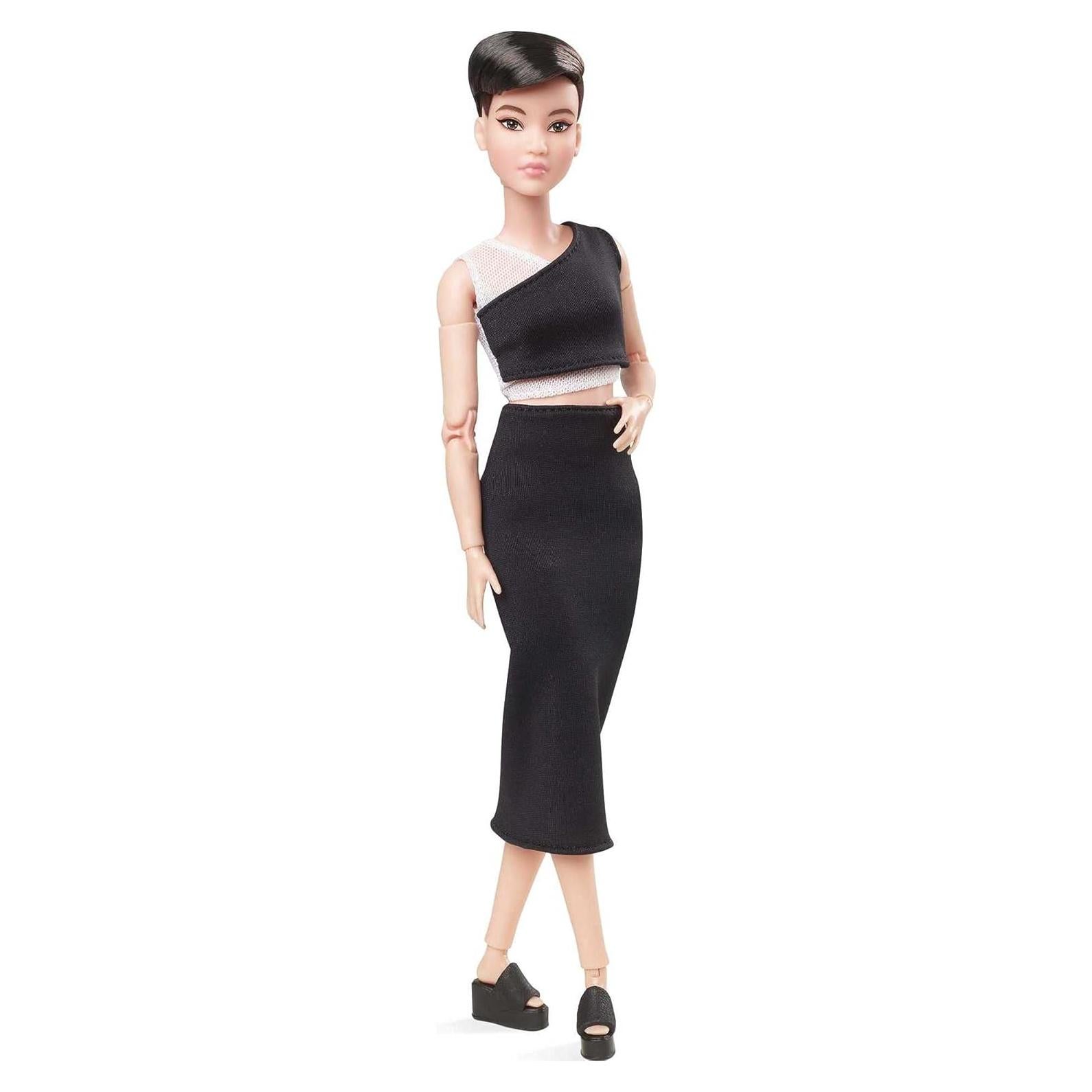Muñeca Barbie Looks Signature Petite Corte Pixie Castaño