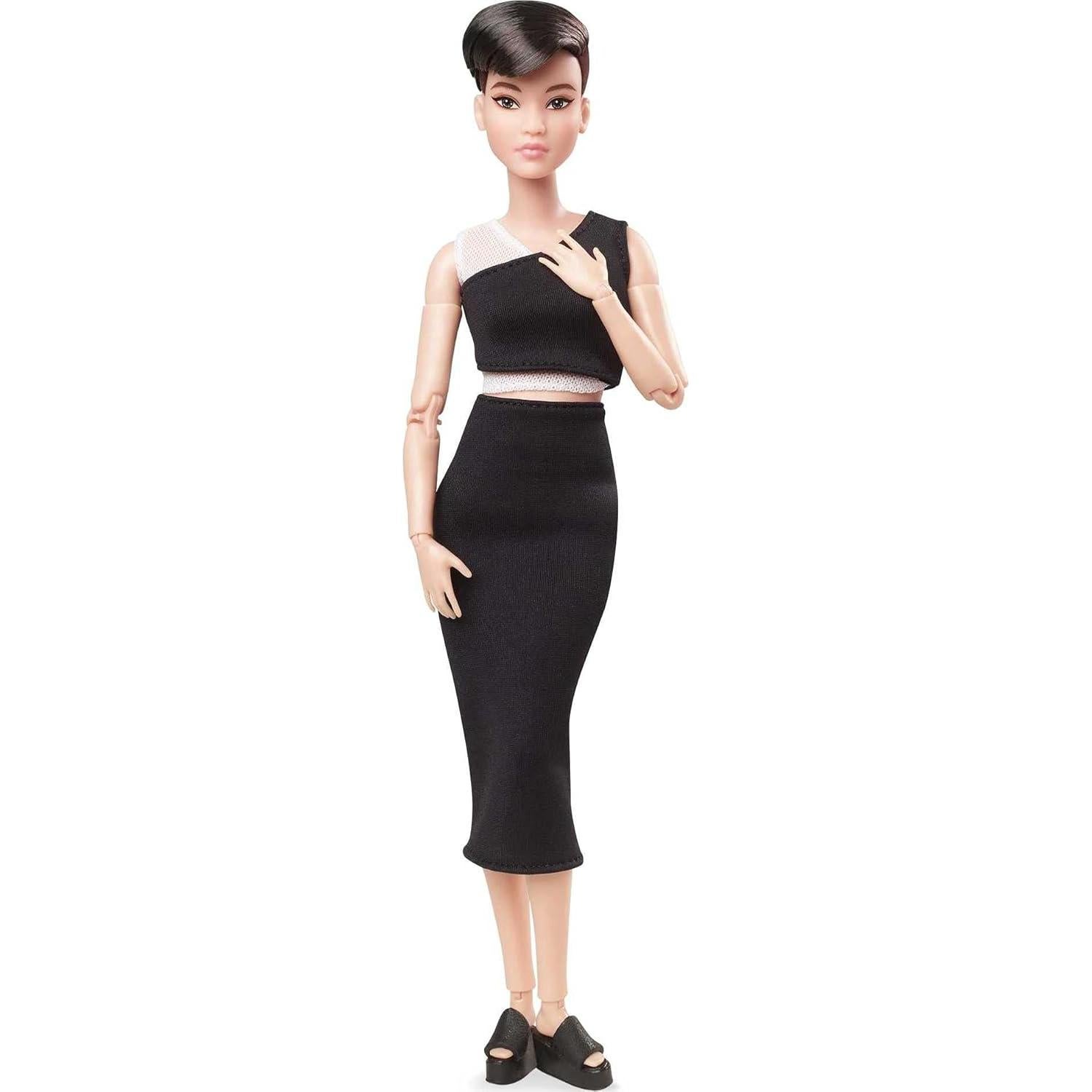Muñeca Barbie Looks Signature Petite Corte Pixie Castaño