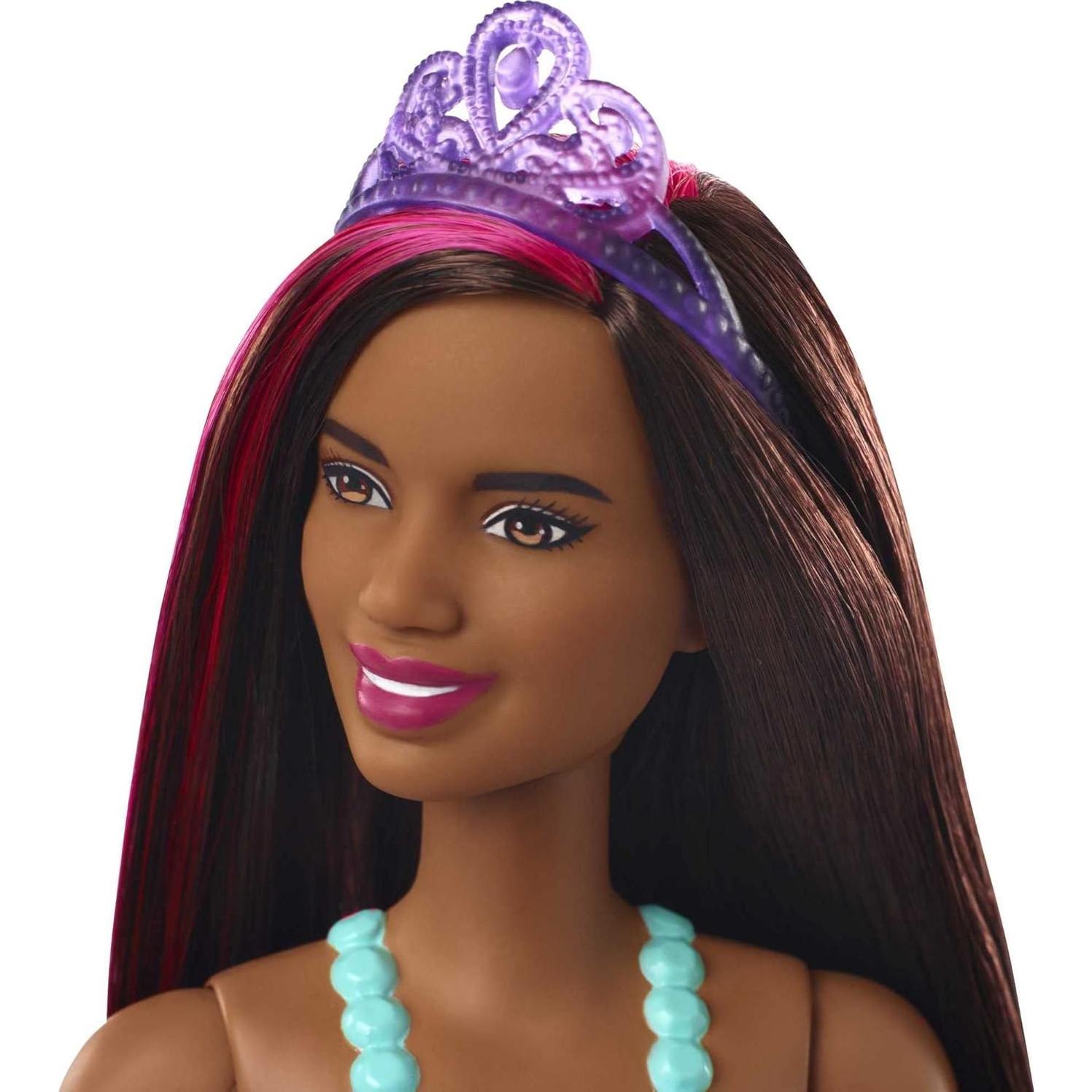 Muñeca Barbie Dreamtopia Morena con Mechas Rosadas y Falda Azul