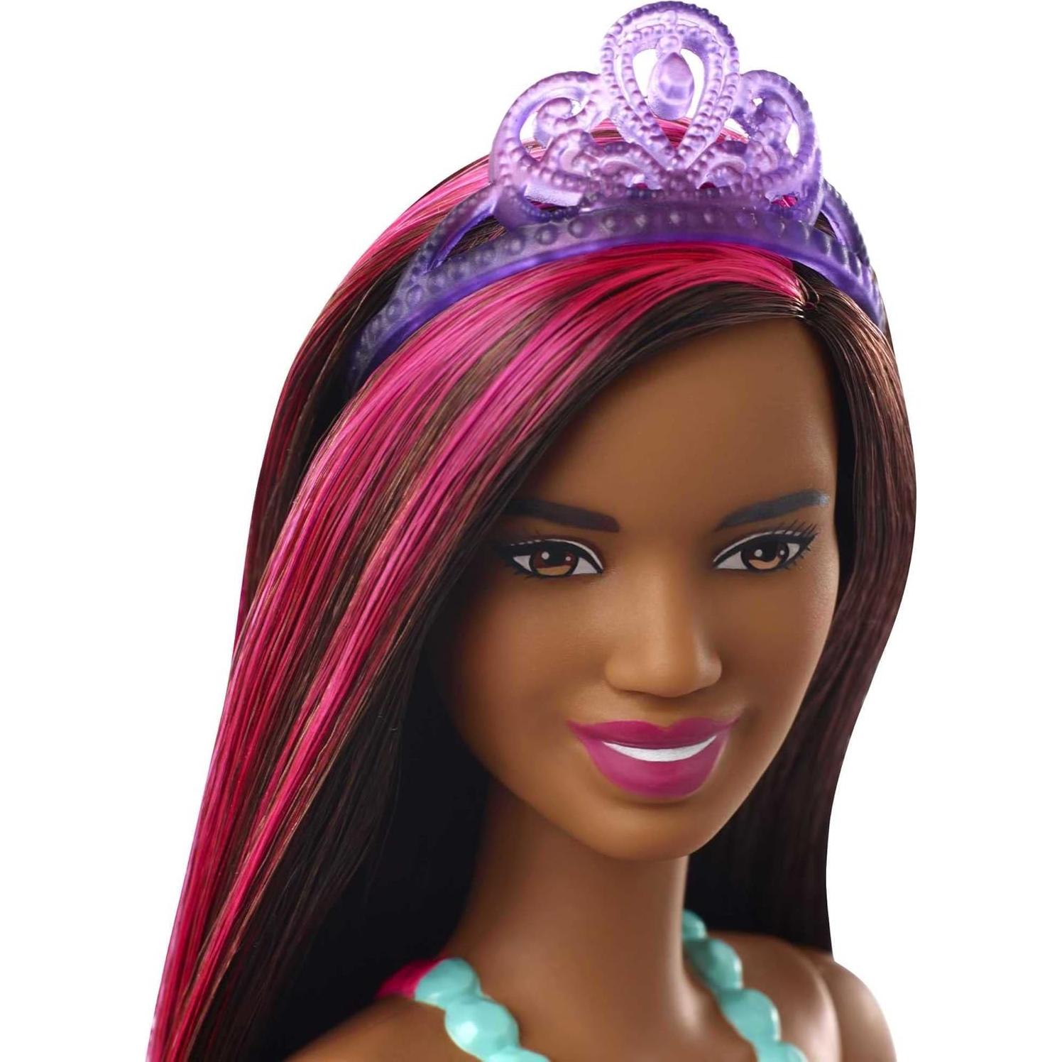 Muñeca Barbie Dreamtopia Morena con Mechas Rosadas y Falda Azul