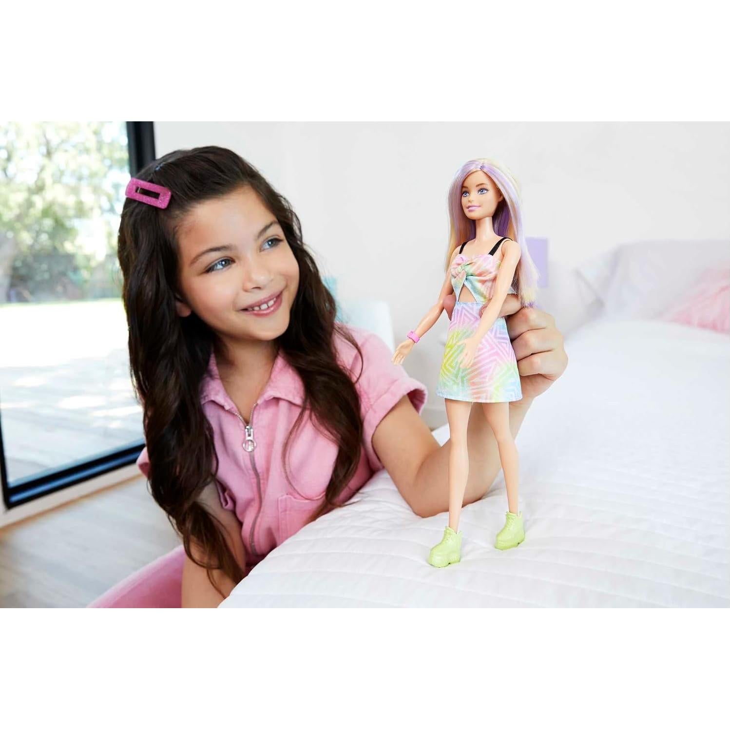 Muñeca Barbie Fashionistas #190 con cabello rubio y vestido mono