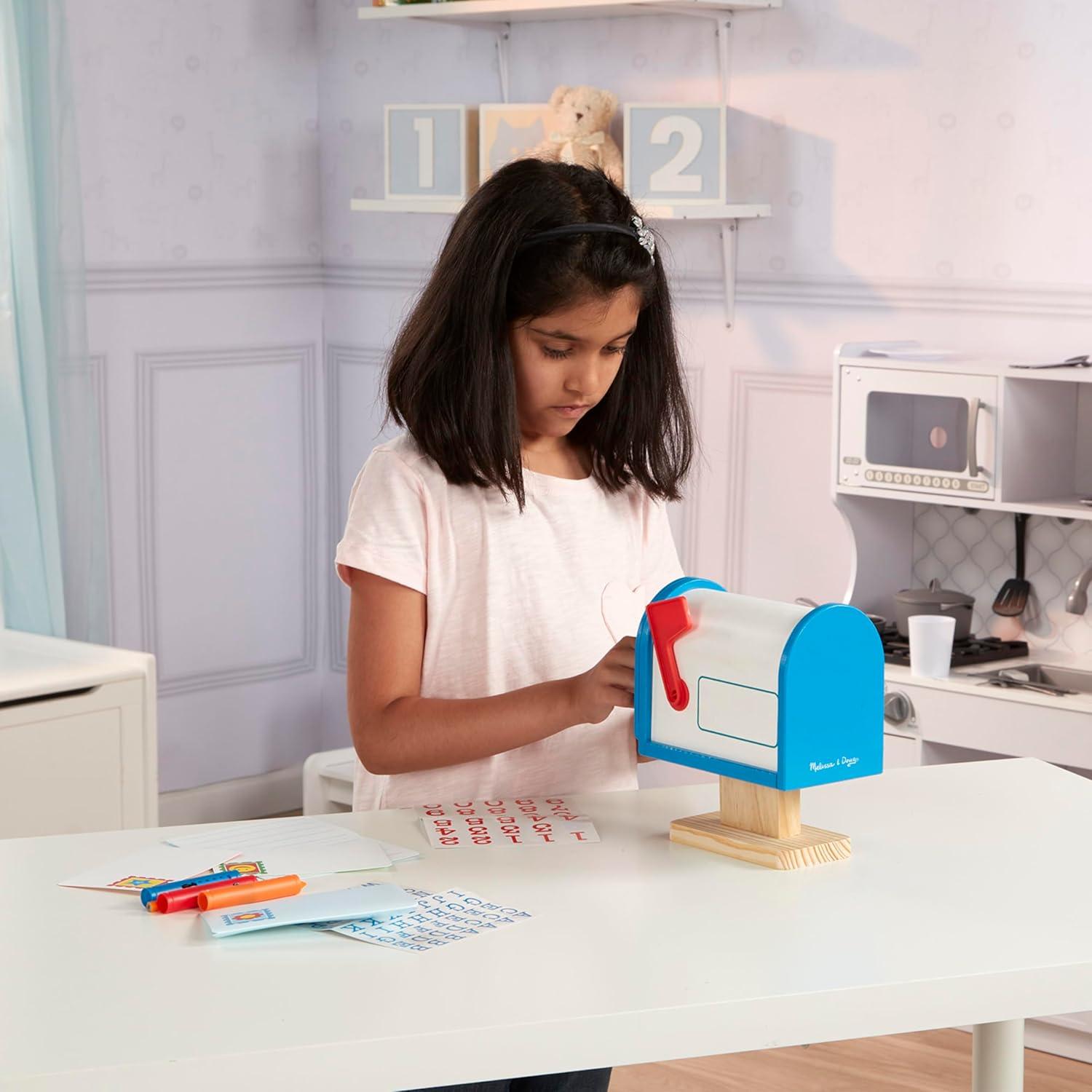 Buzón de Madera Melissa & Doug con Cartas Reutilizables