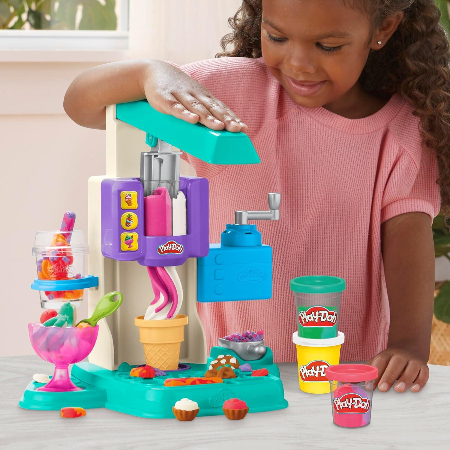 Juego de helados Play-Doh Arcoíris con 7 accesorios