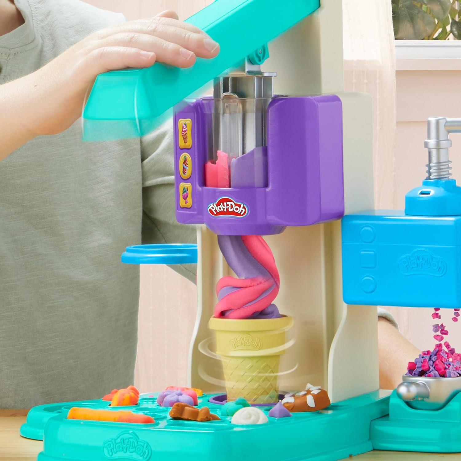 Juego de helados Play-Doh Arcoíris con 7 accesorios