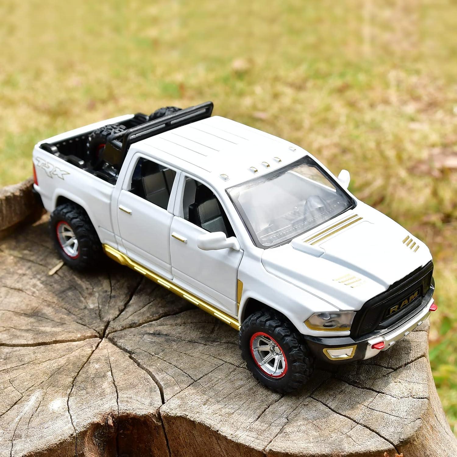 Camioneta RAM 1500 de Metal Fundido con Luces y Sonido