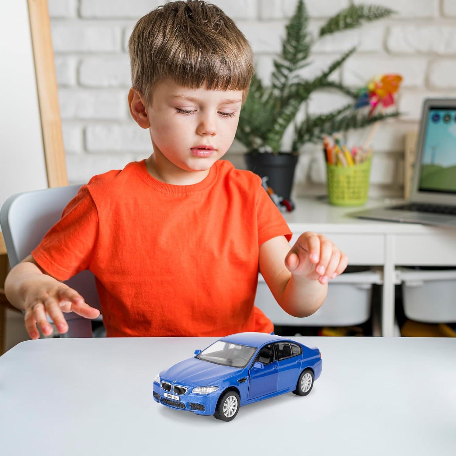 Coche Diecast BMW M5 1/36 RMZ City Azul con Retroceso