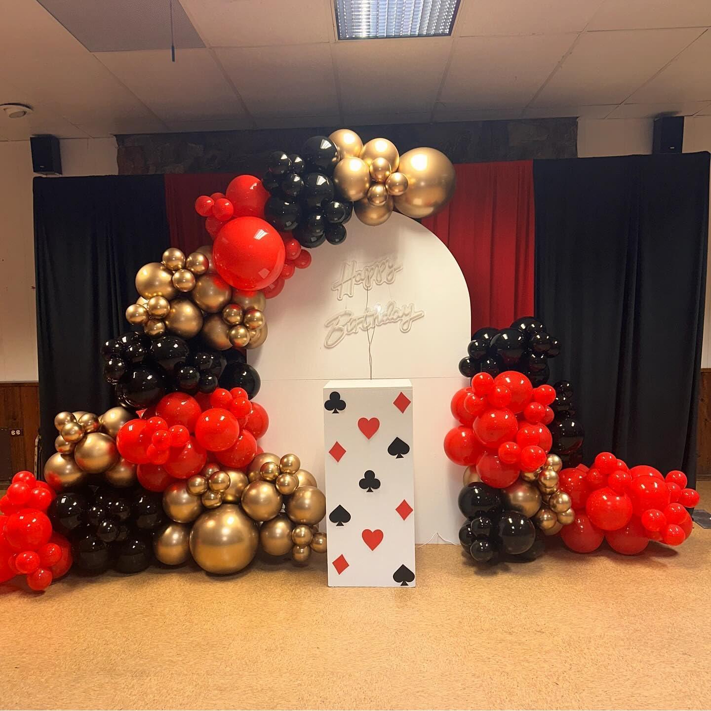 Kit de arco de globos casino AobkDeco 138 piezas