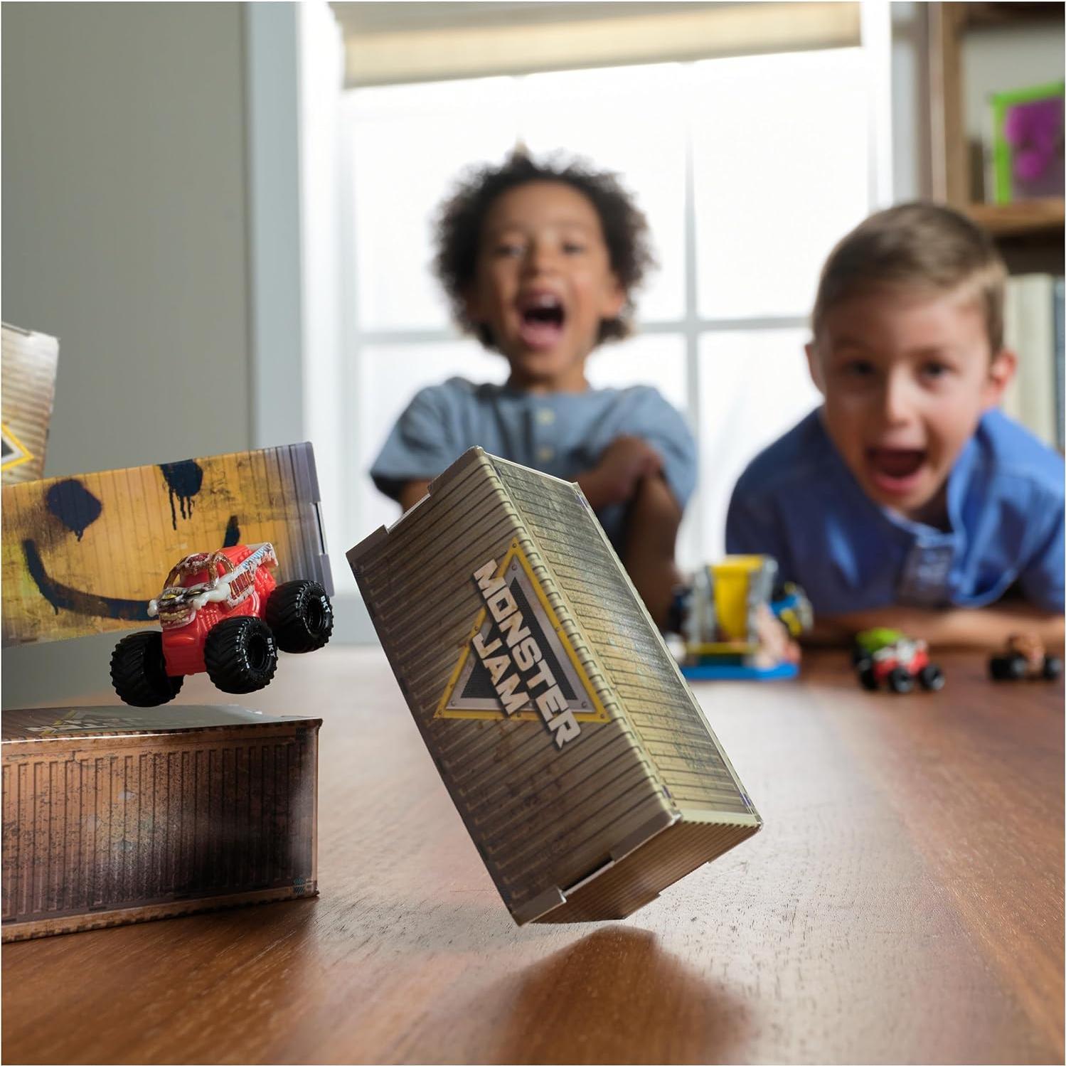 Playset Monster Jam Earthshaker Boneyard Blaster con 10 Camiones