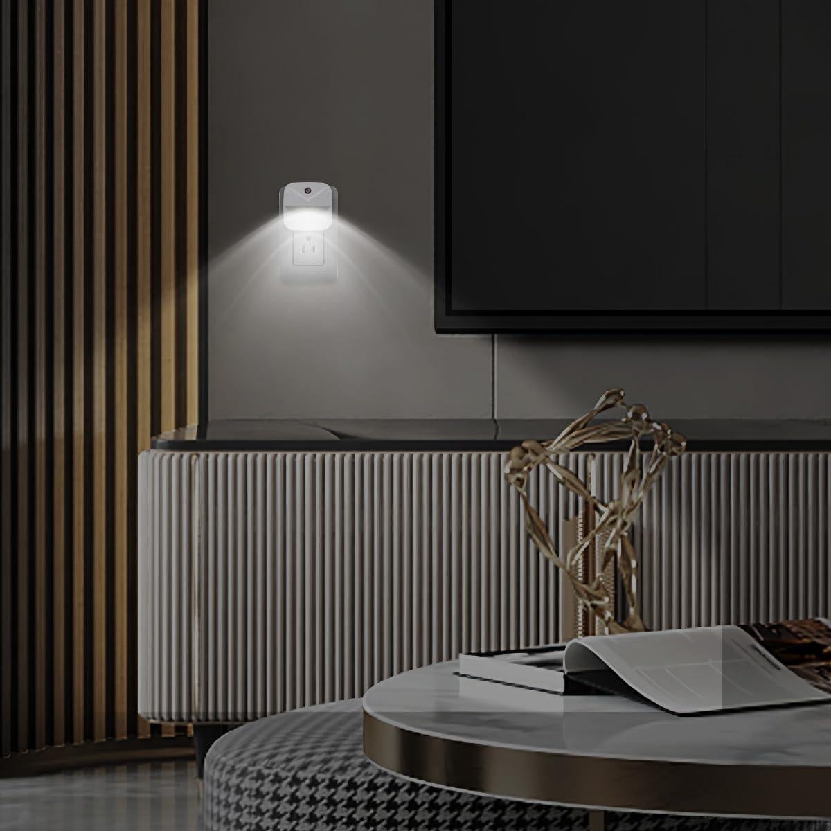 Luz Nocturna LED Enchufable KINUR Sensor Automático Blanco